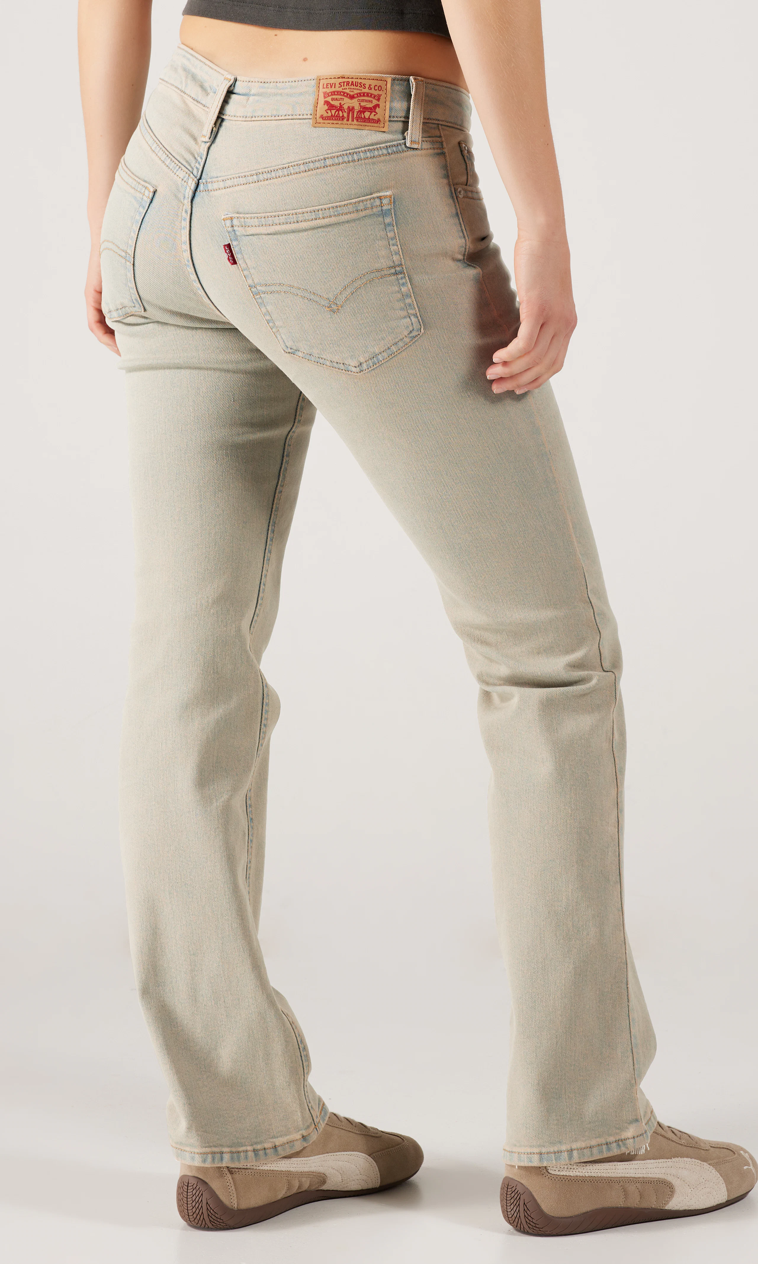 Superlow Boot Vaaleansiniset Farkut. Back. Model.