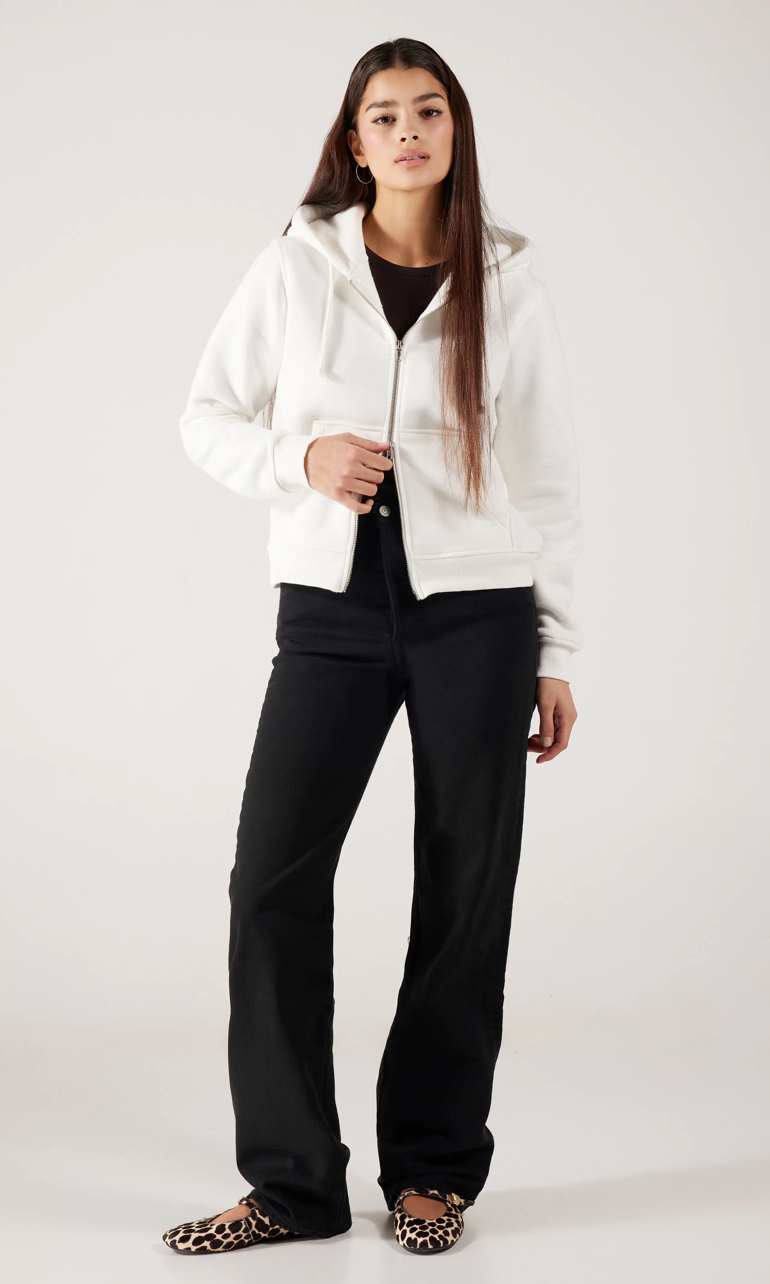 Ribcage Full Length Svarta Jeans. Front 1. Model.