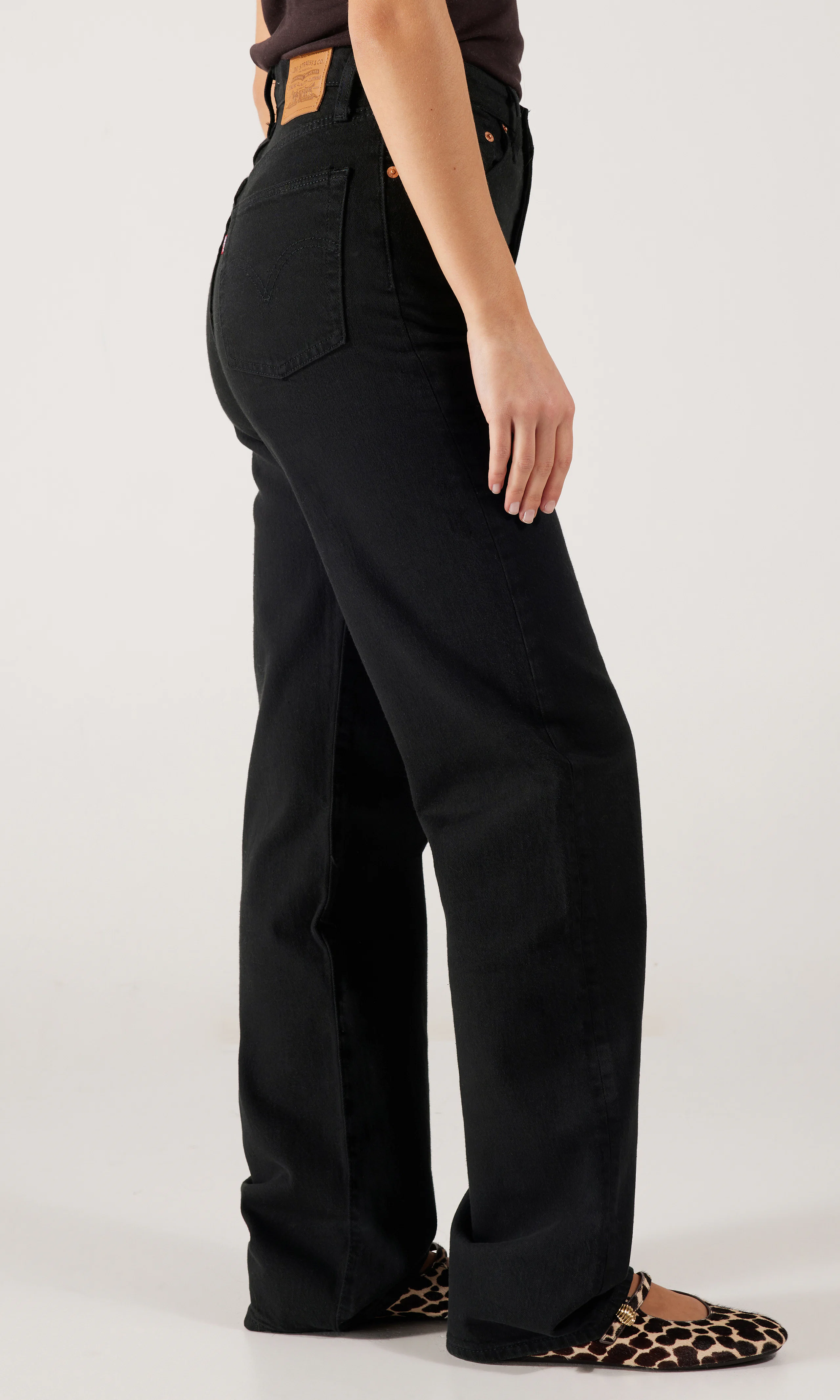 Ribcage Full Length Svarta Jeans. Front 2. Model.