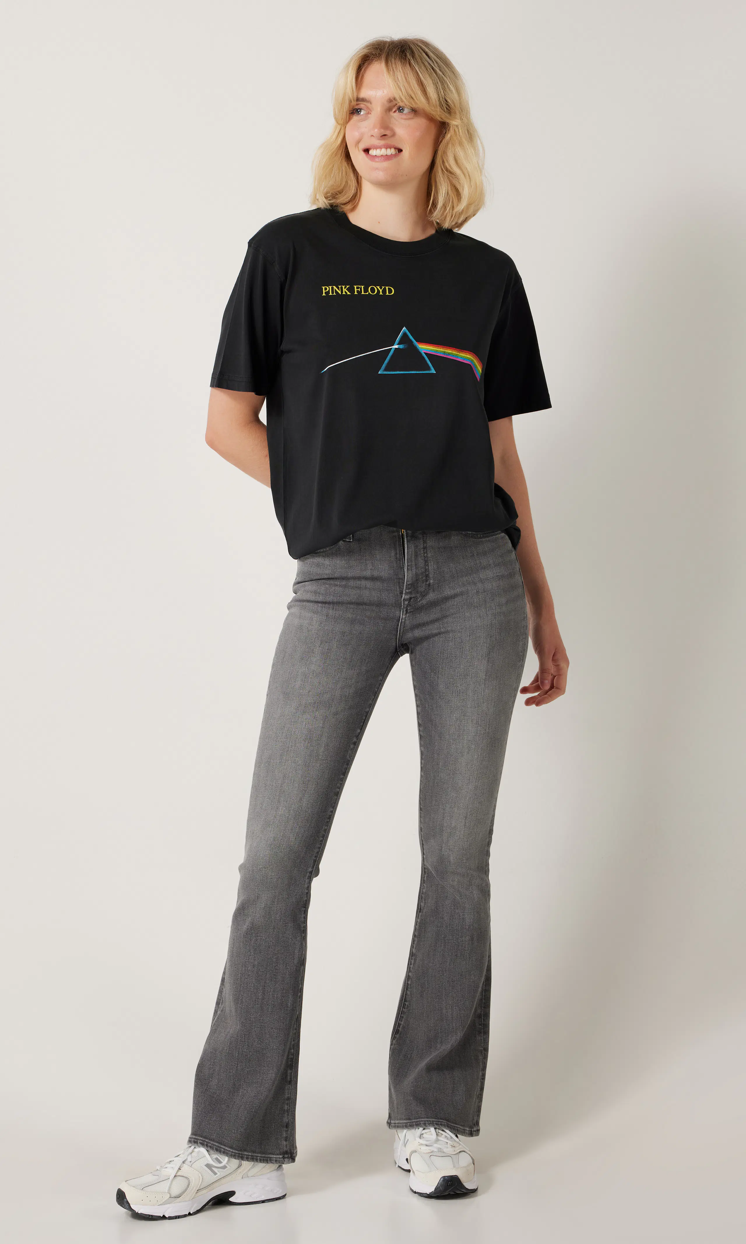 Pink Floyd Musta T-Paita. Front 1. Model.