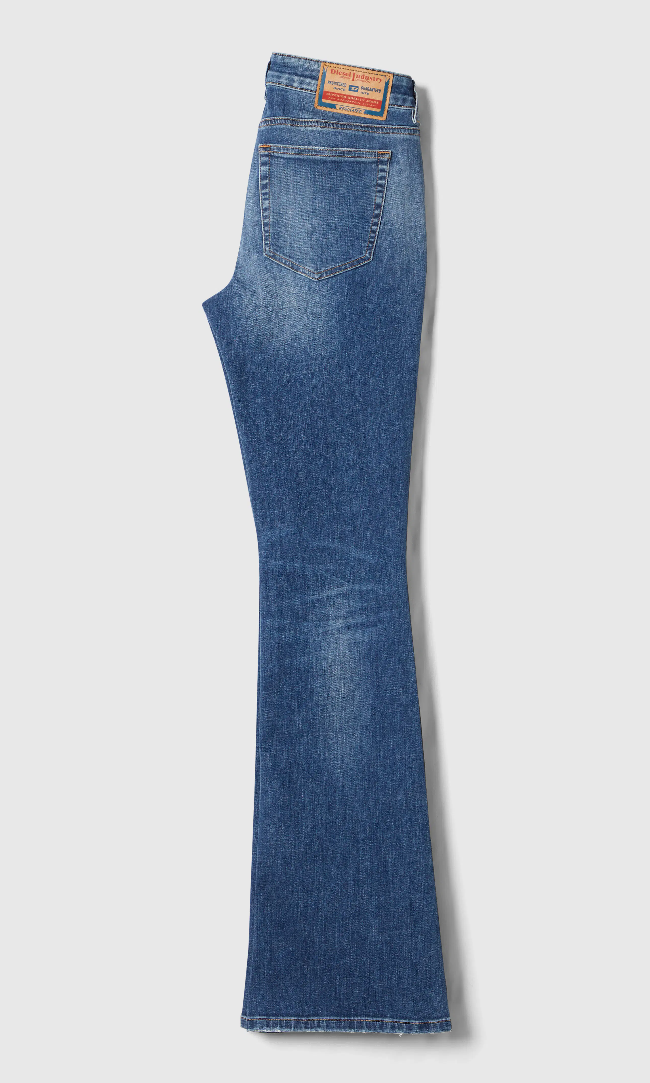 1969 D-Ebbey Medium Blå Jeans. Back. Flat.