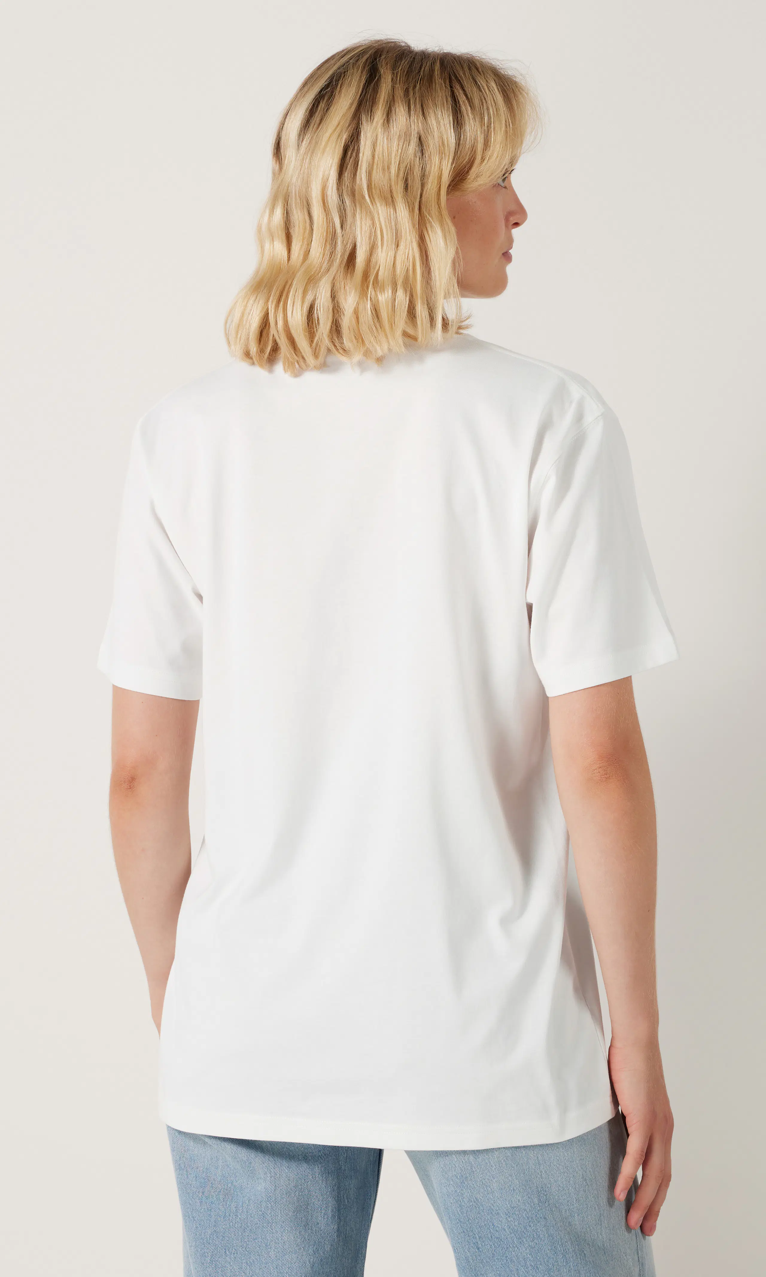 Nami T-Skjorte. Back. Model.