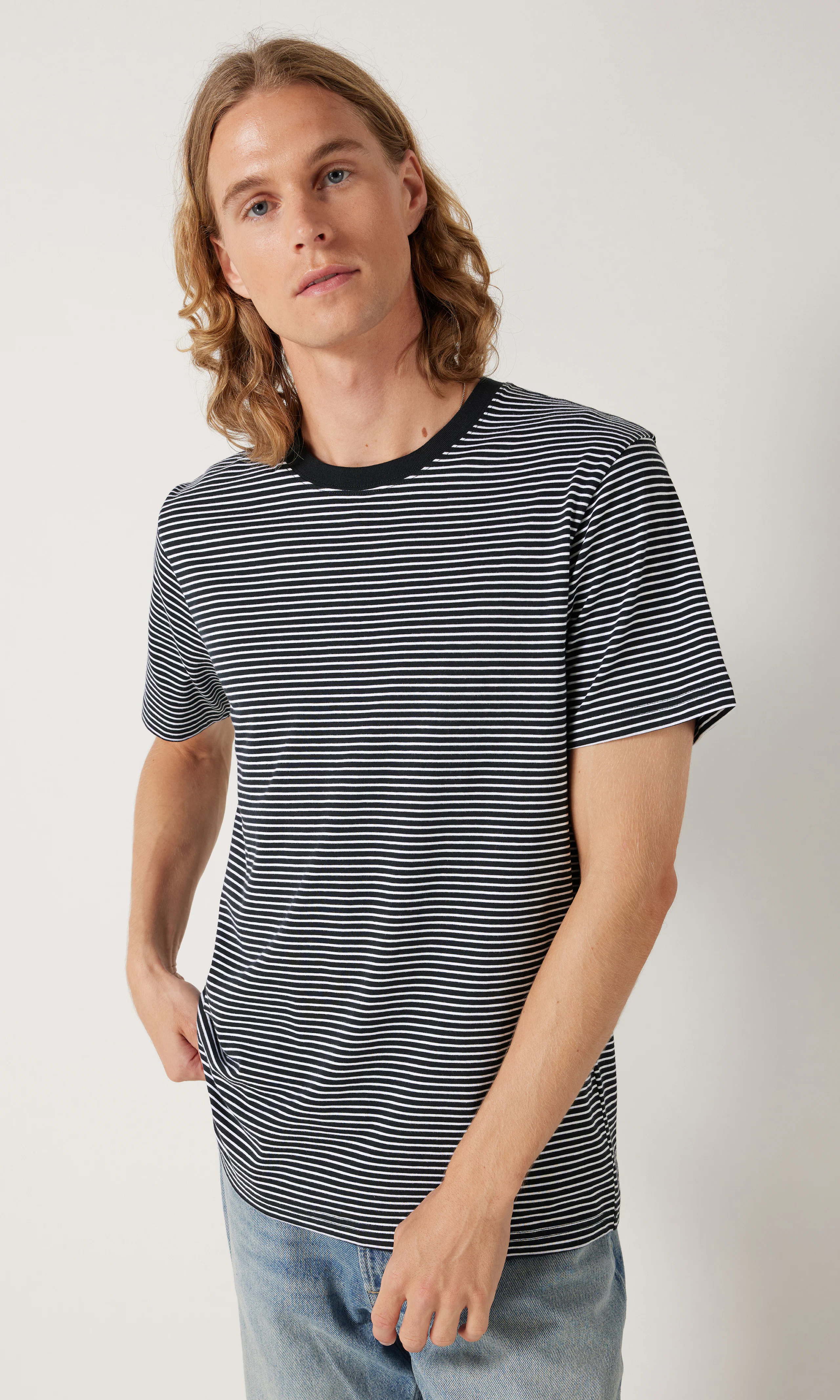 Stripe Randig T-Shirt. Front. Model.