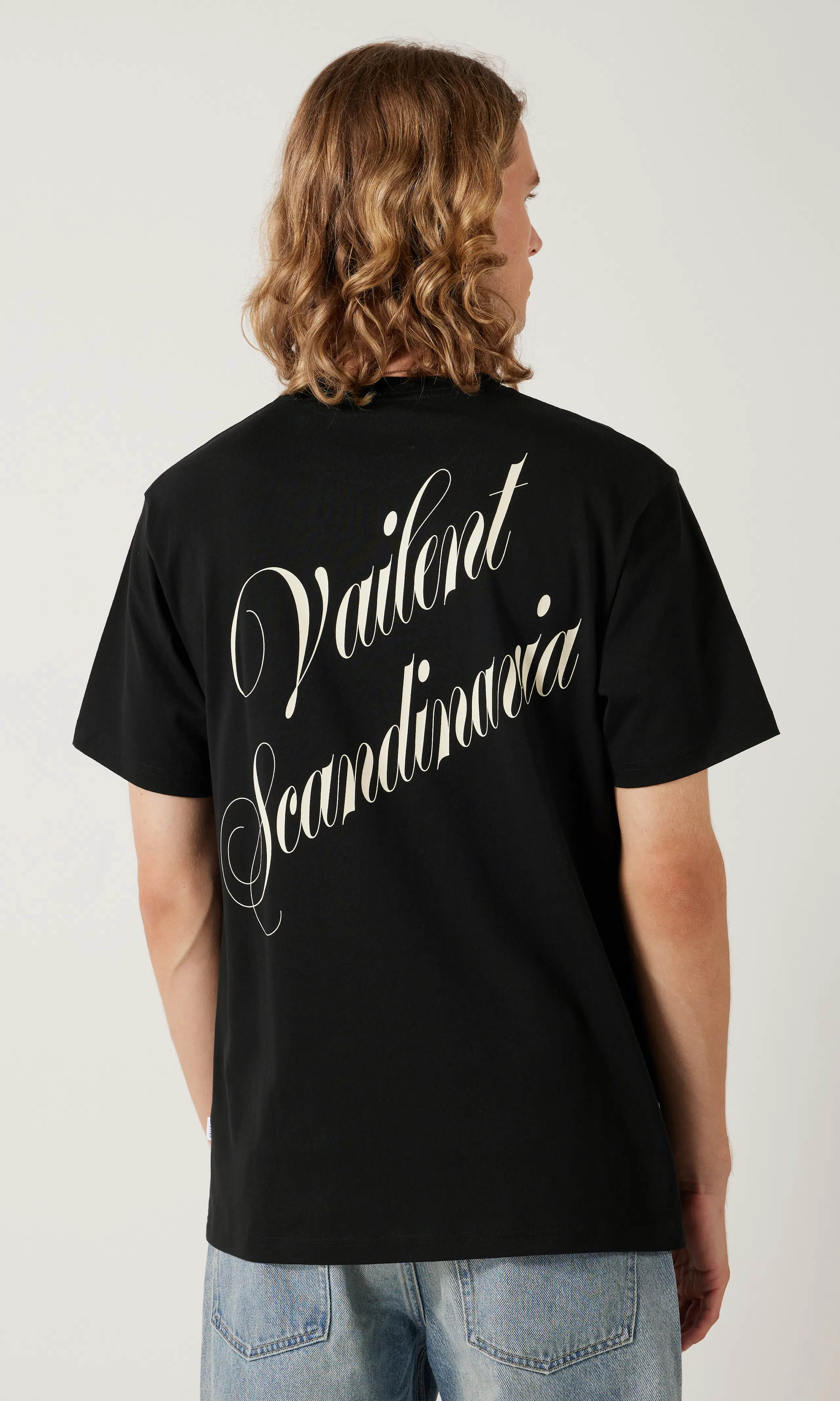 Logo T-Skjorte. Back. Model.
