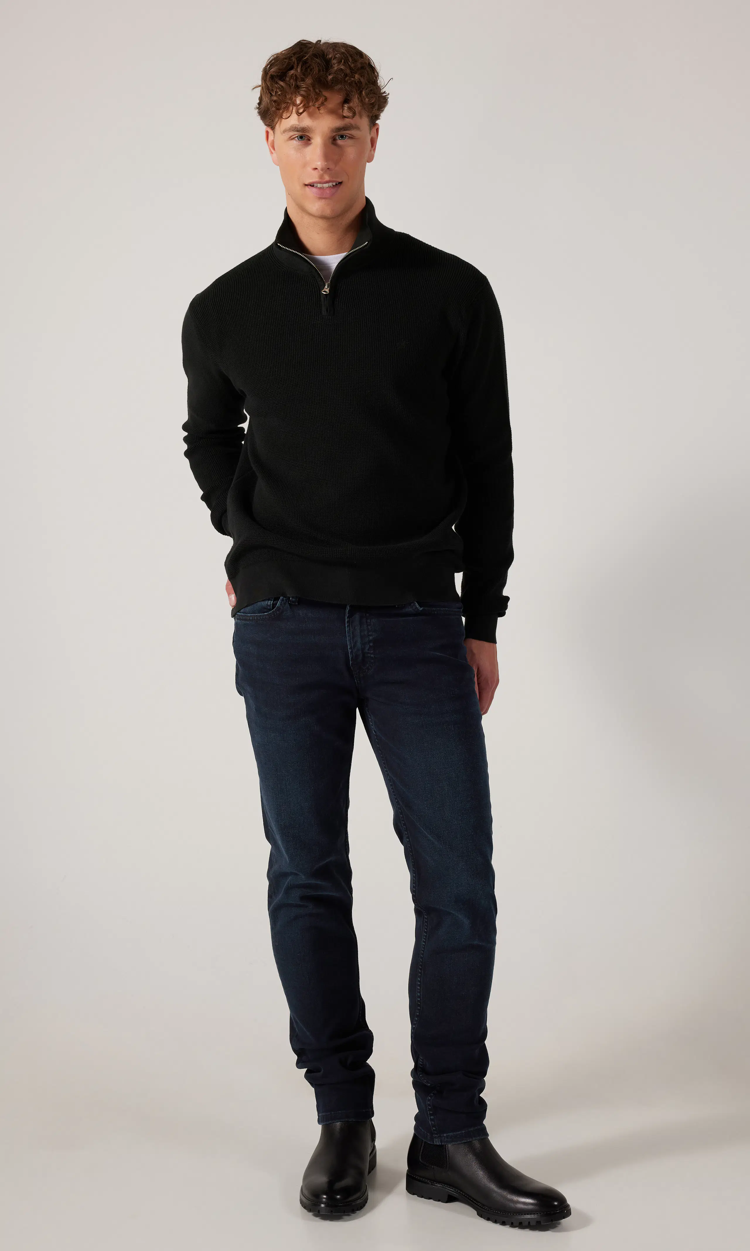 Slim Jeans. Front 1. Model.
