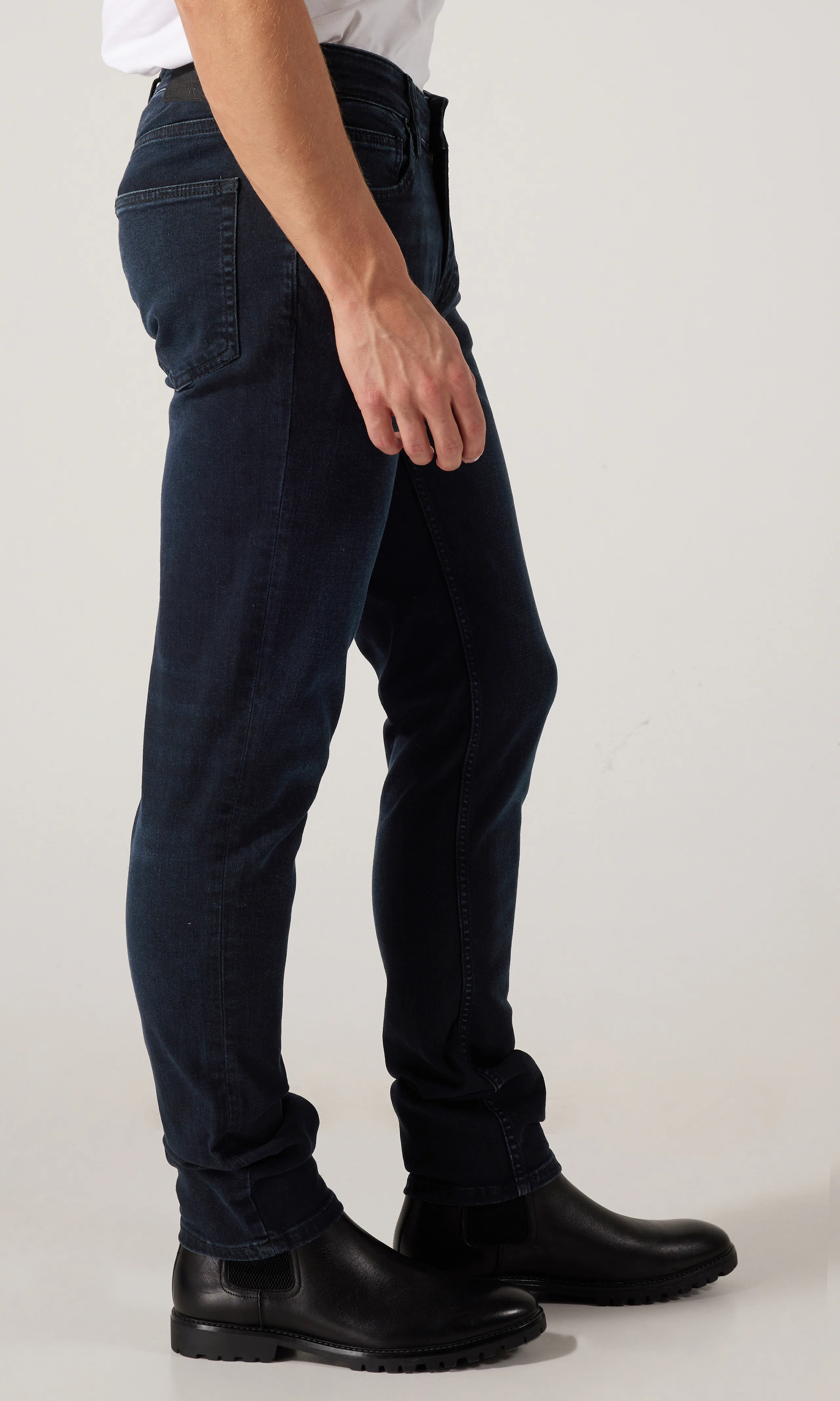 Slim Jeans. Front 2. Model.