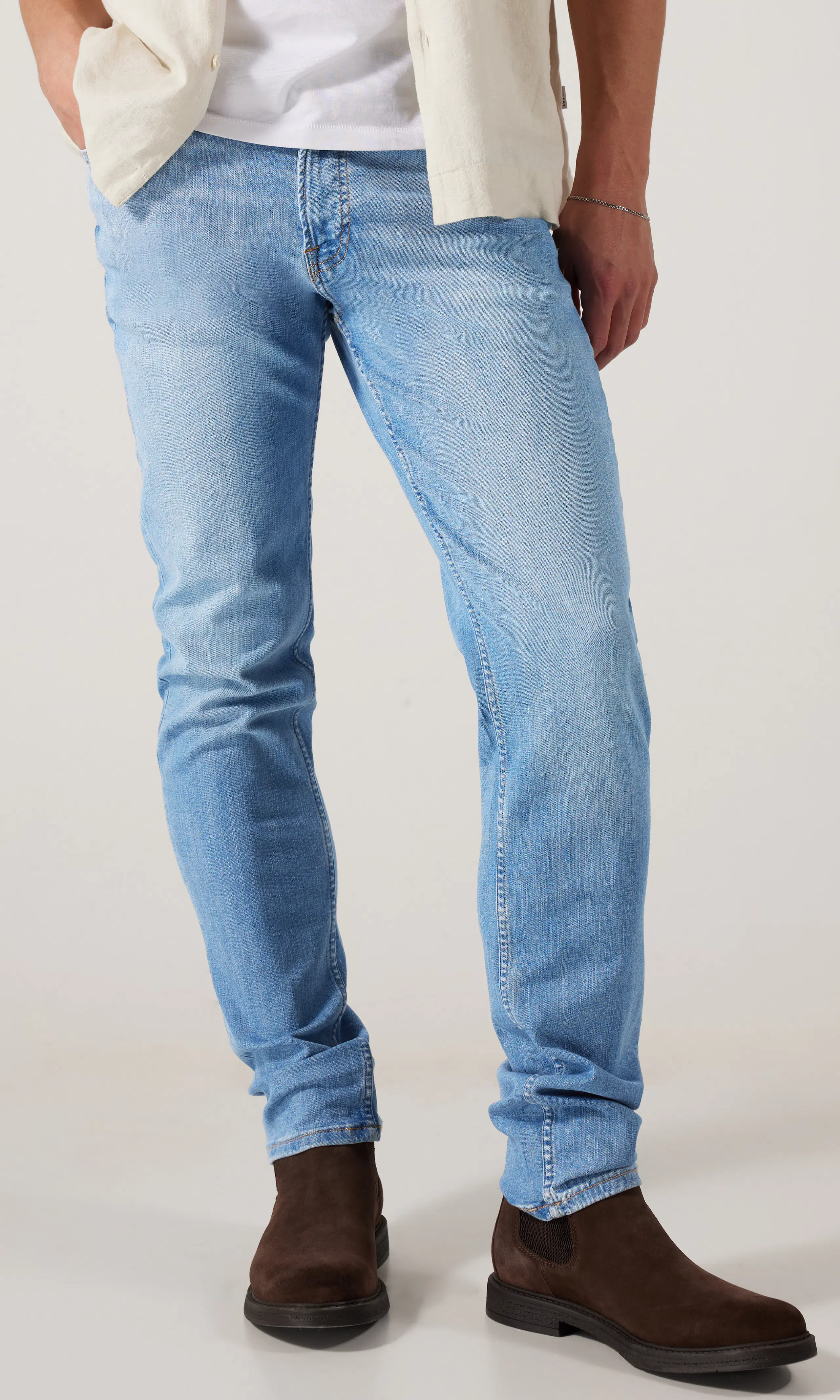 Slim Farkut. Front. Model.