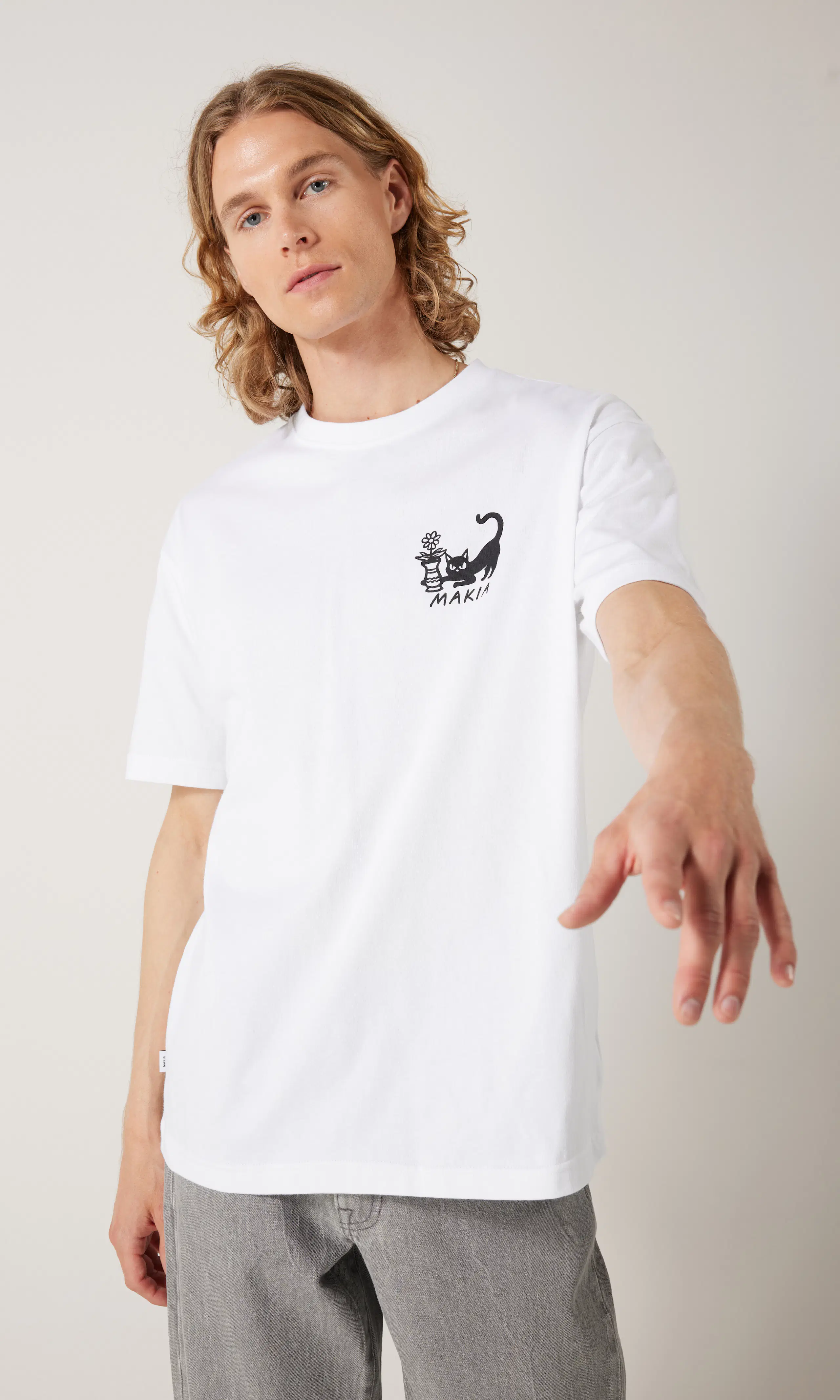 Blooming Hvit T-Skjorte. Front. Model.