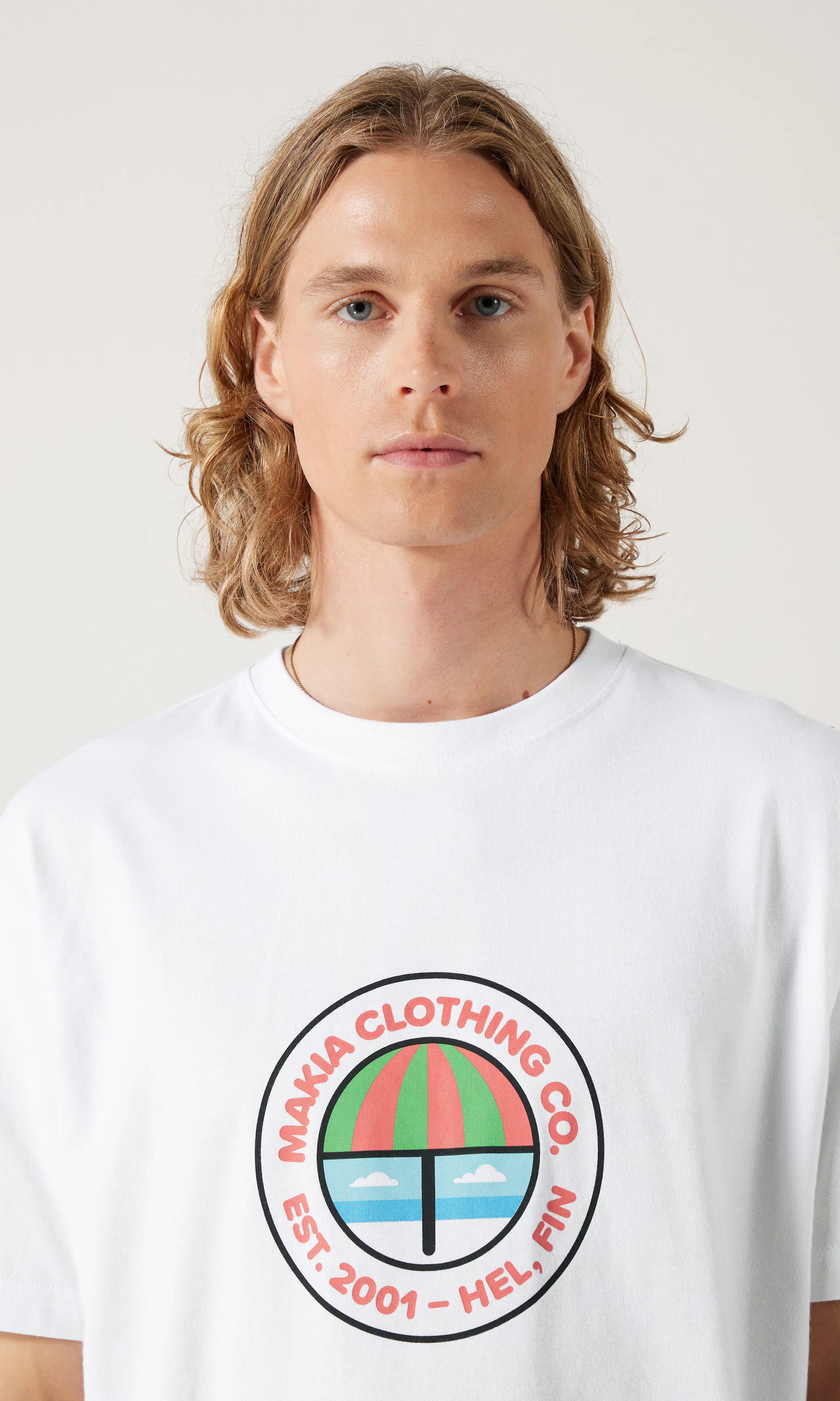 Sunshade Vit T-Shirt. Detail 1. Model.