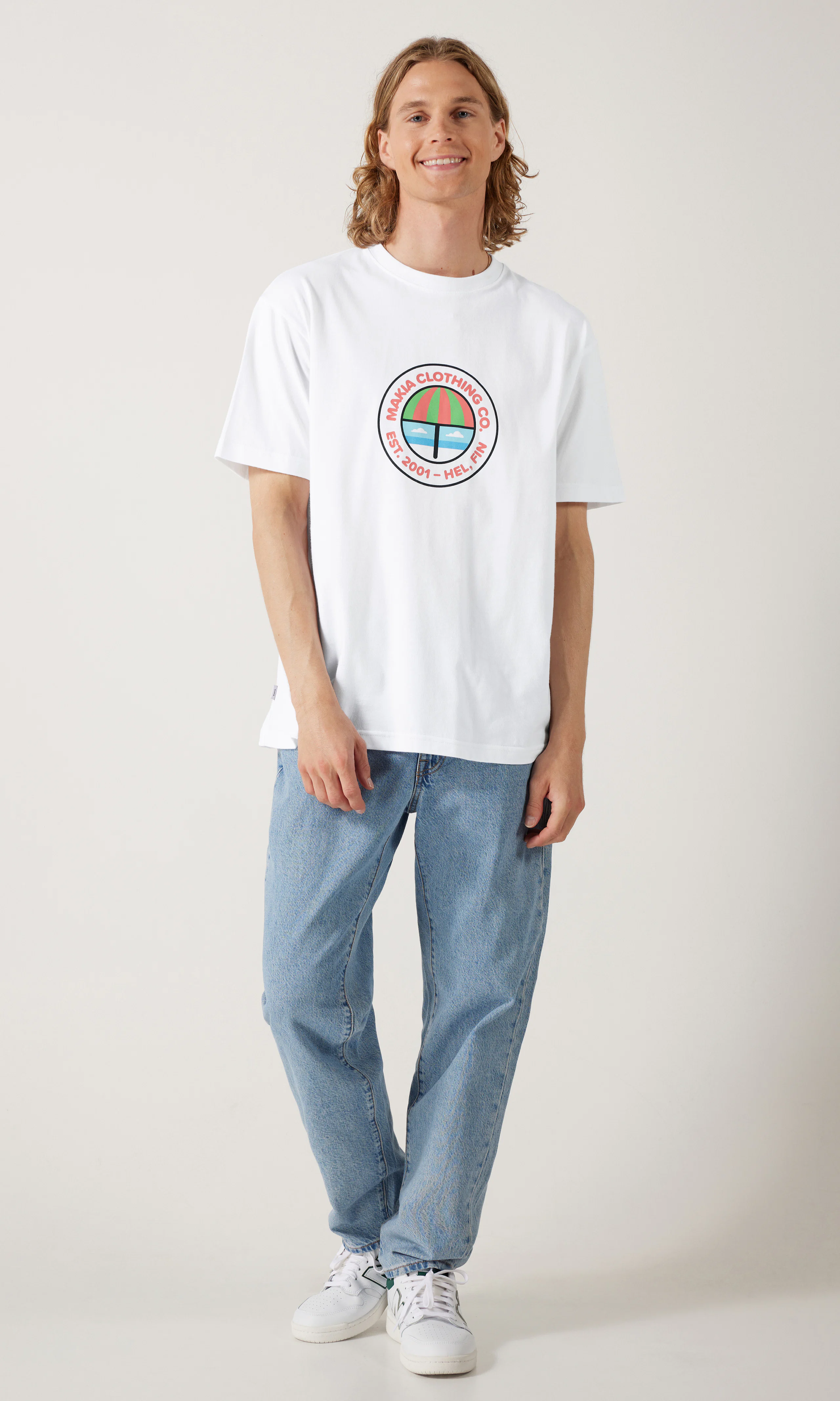 Sunshade Vit T-Shirt. Front 1. Model.
