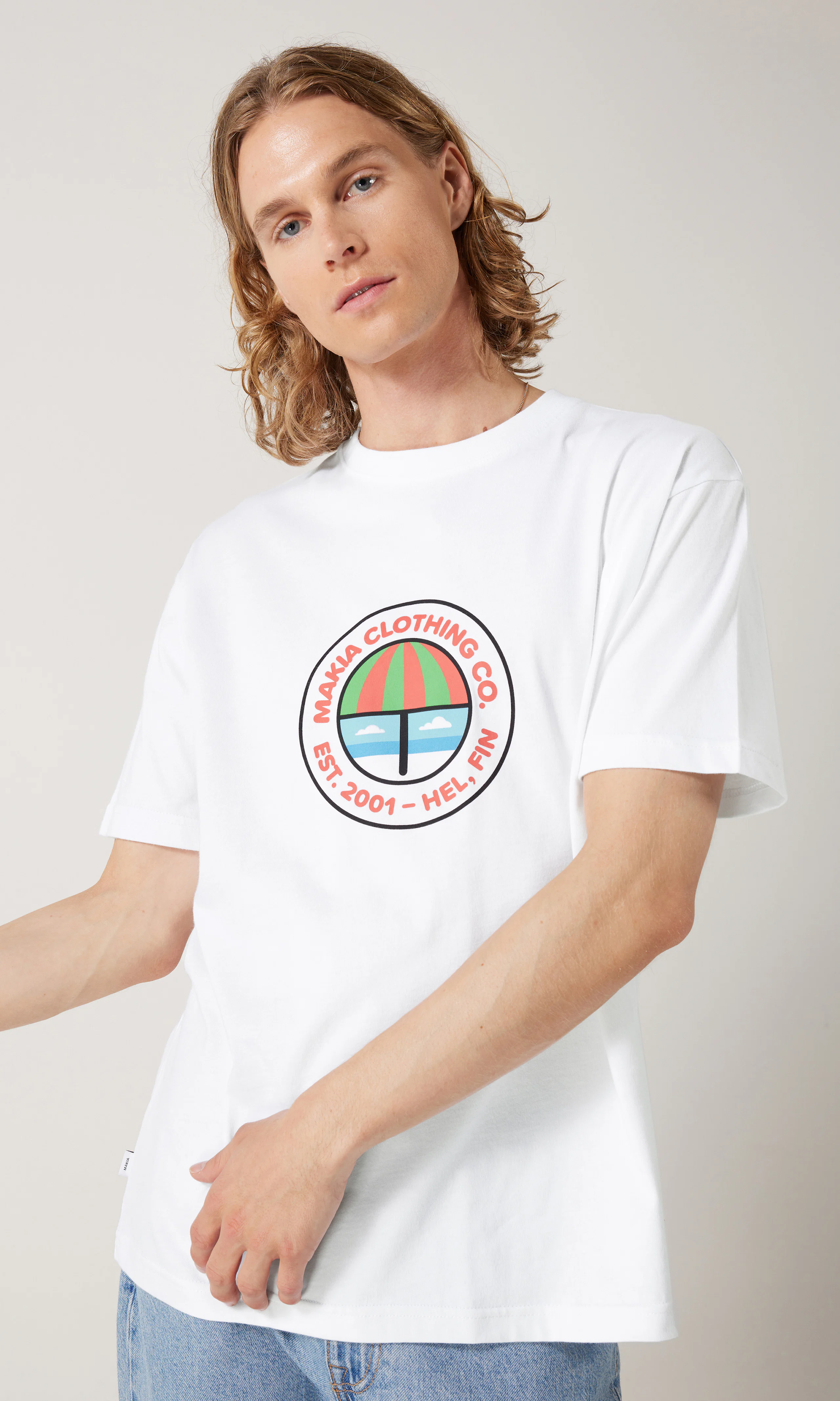 Sunshade Vit T-Shirt. Front. Model.