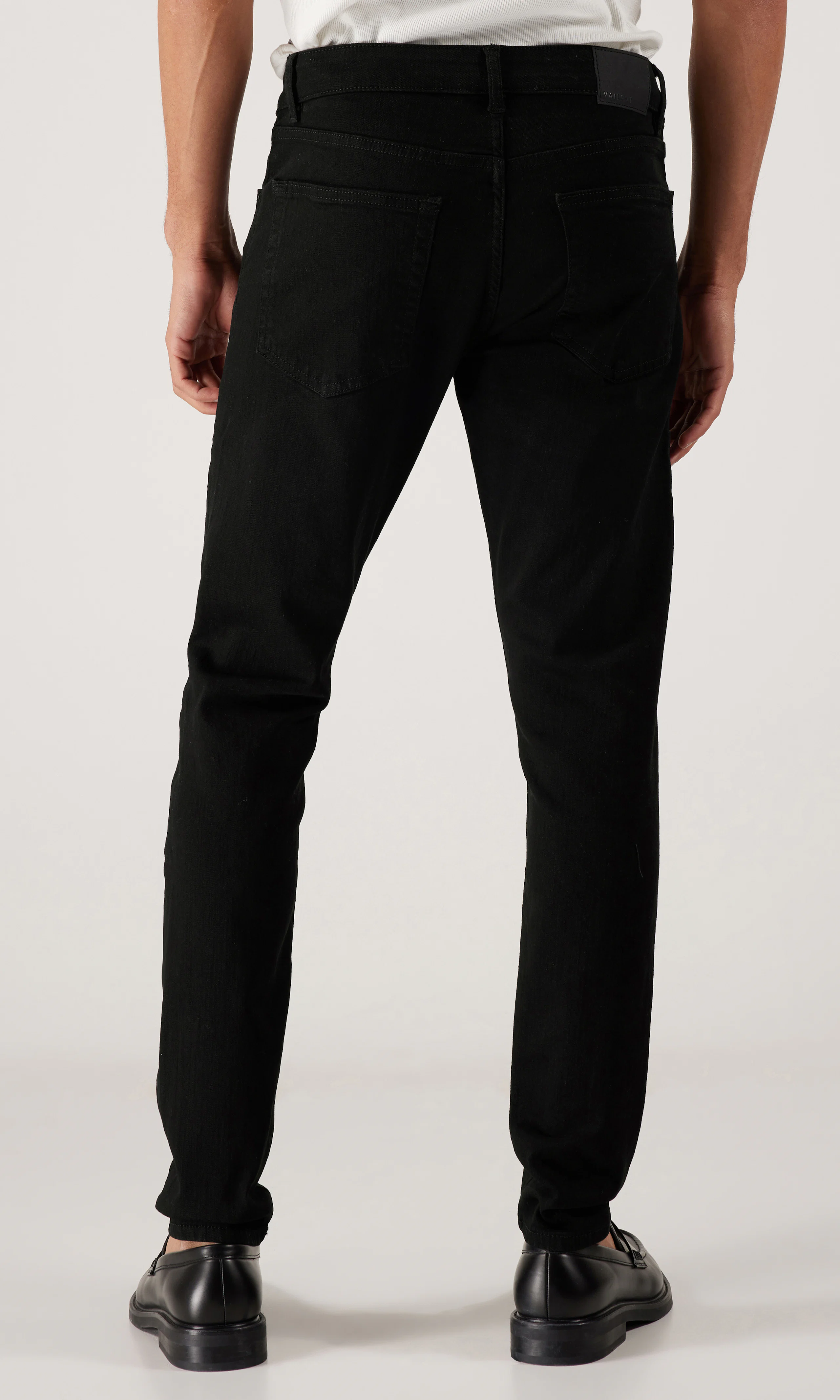 Skinny Mustat Farkut. Back. Model.