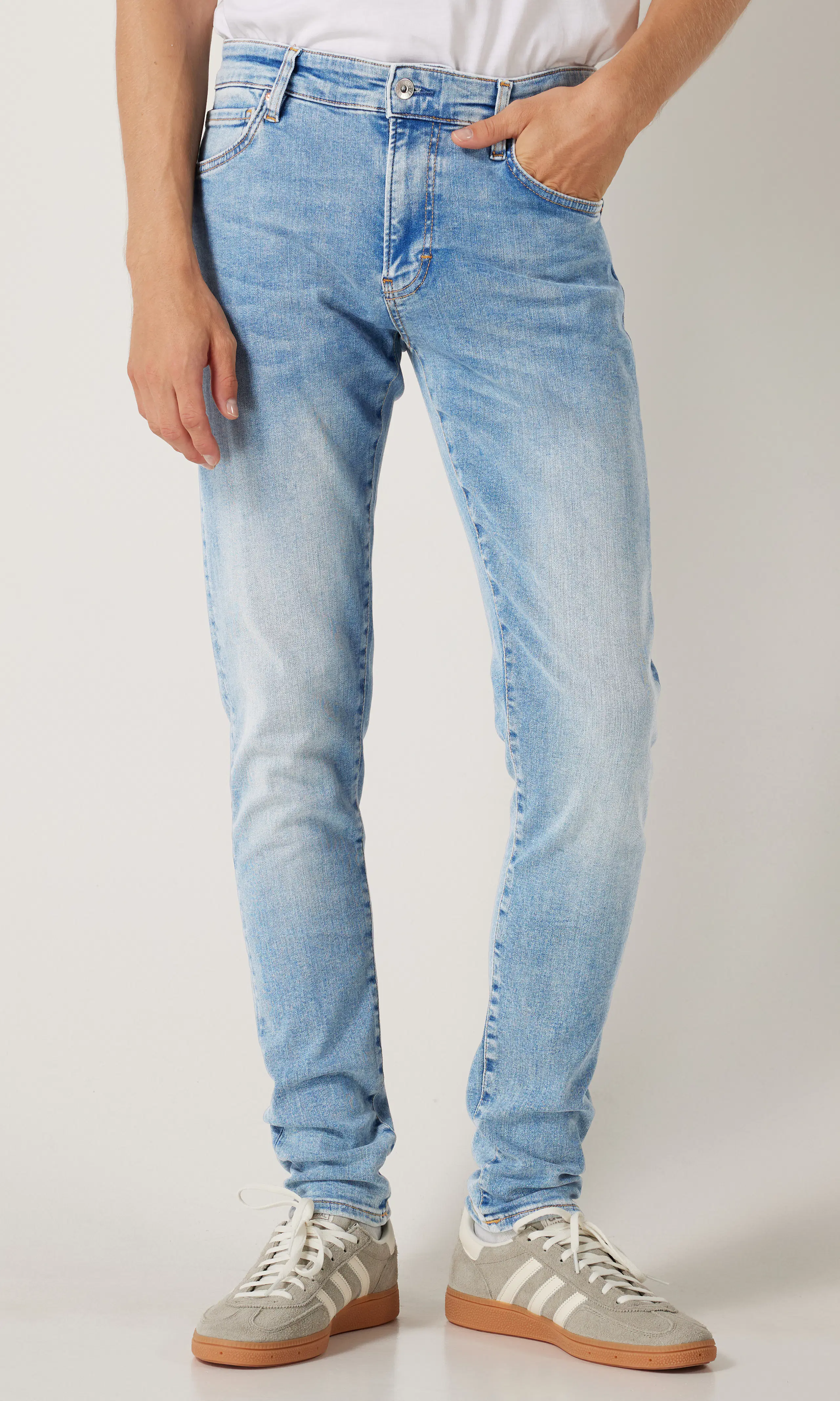 Skinny Farkut. Front. Model.