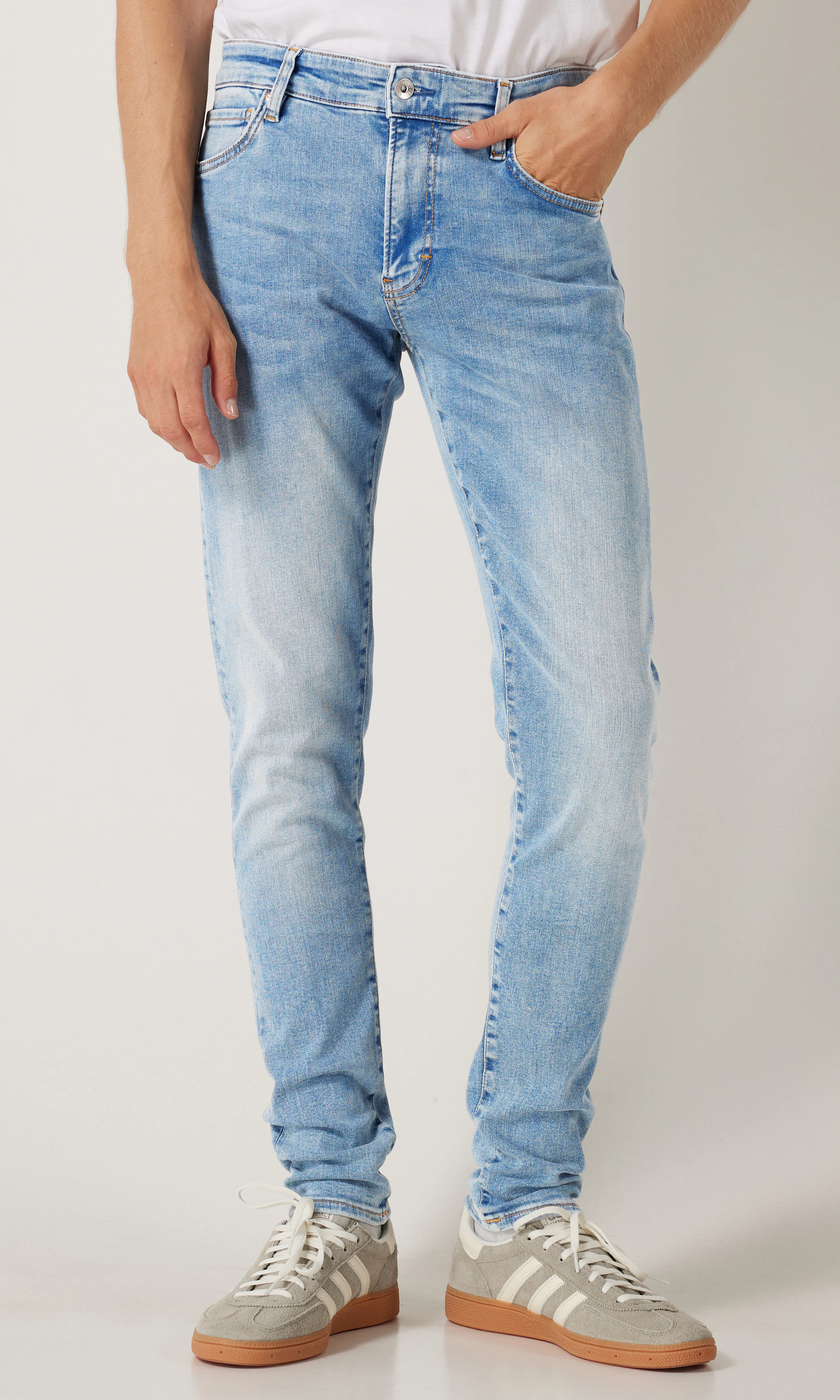 Skinny Farkut. Front. Model.
