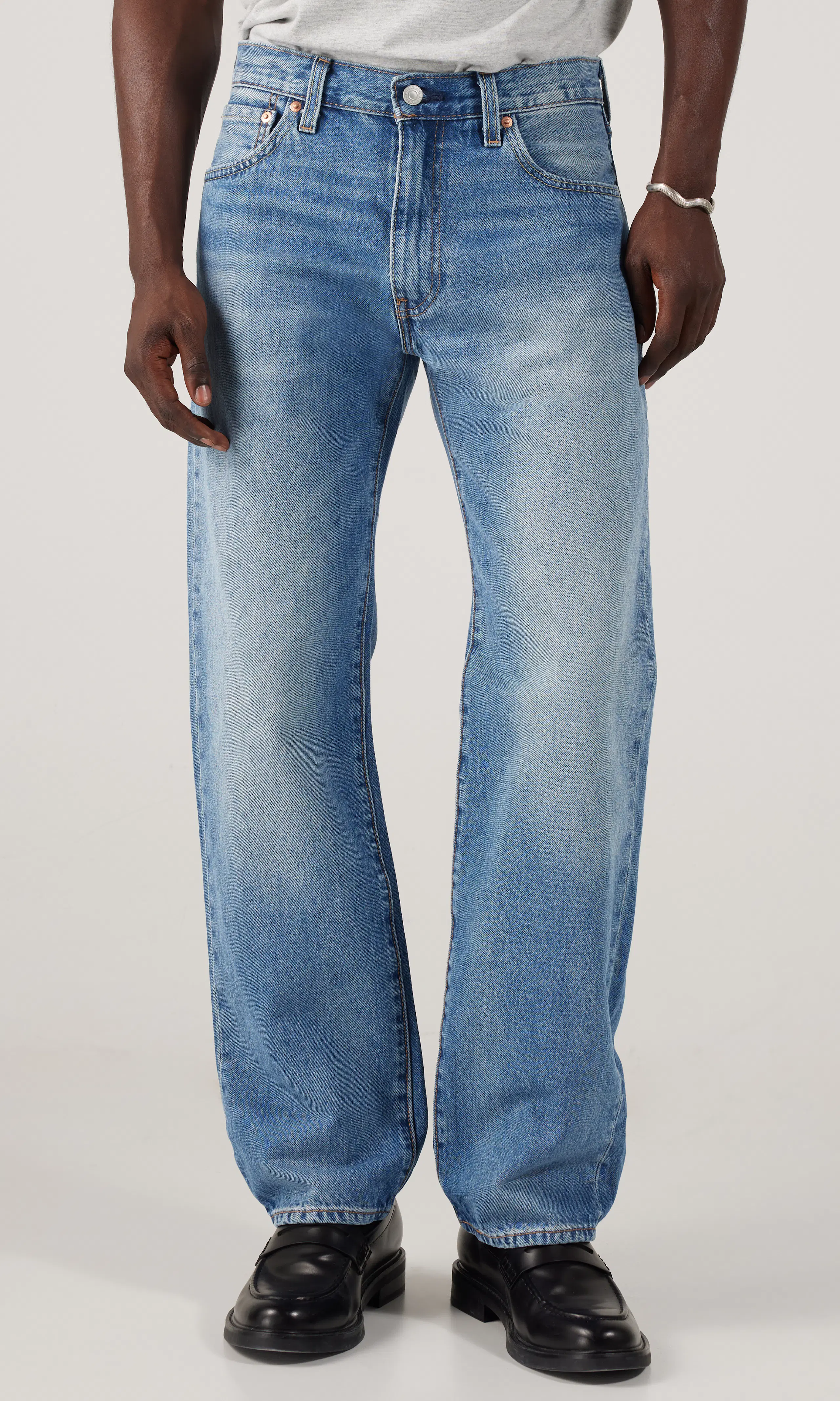 555™ Relaxed Straight Farkut. Front. Model.