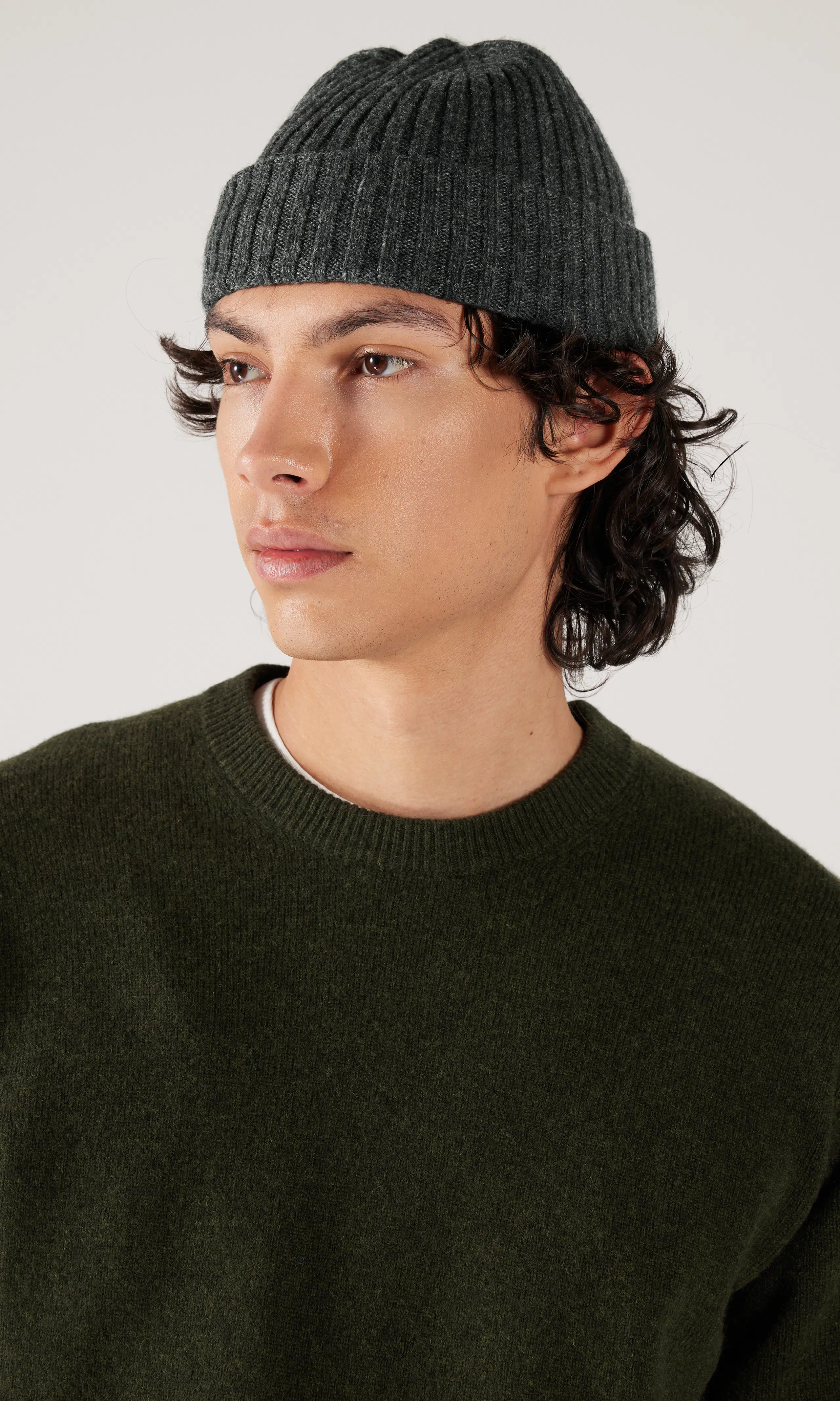Wool Beanie Lue. Front. Model.