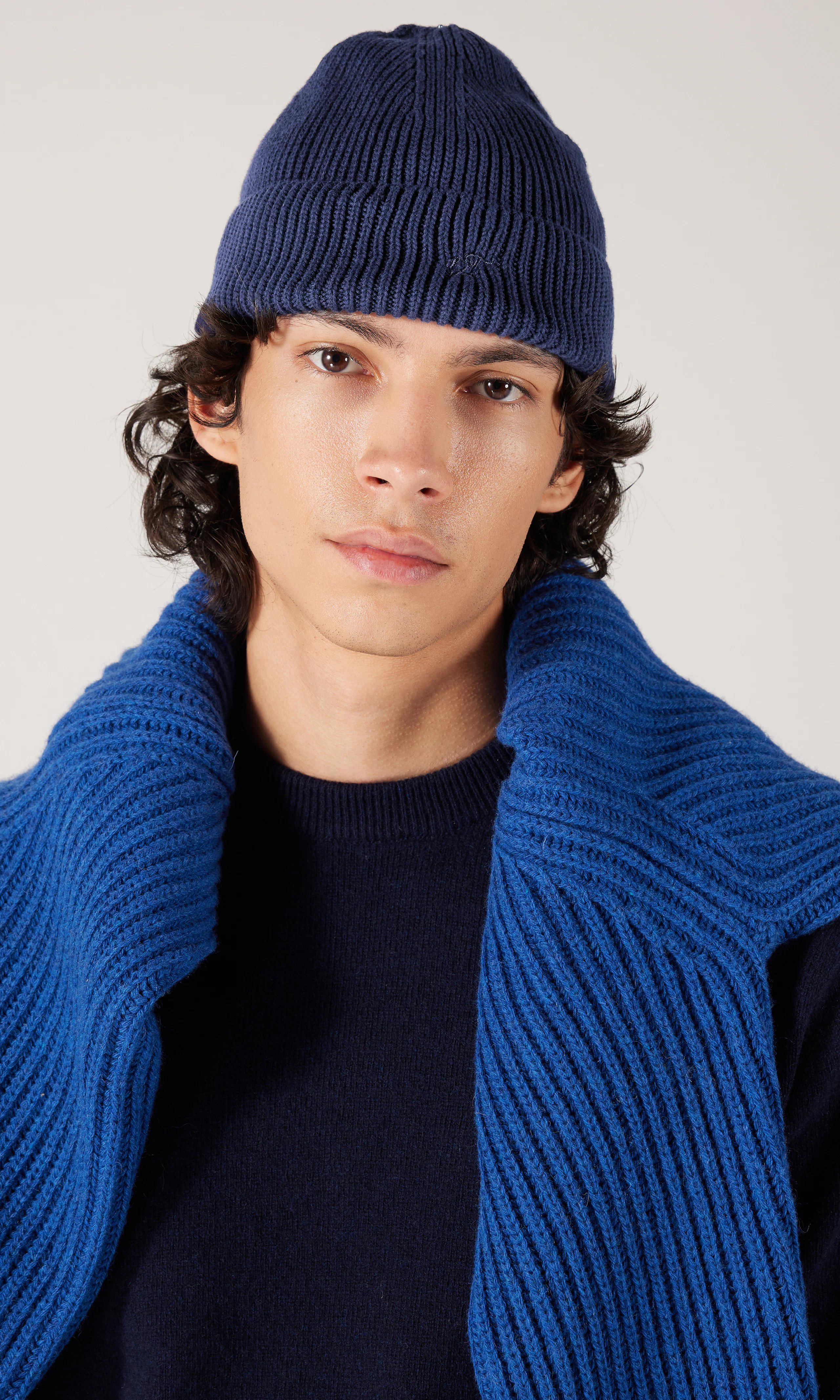 Cotton Beanie Lue. Front. Model.