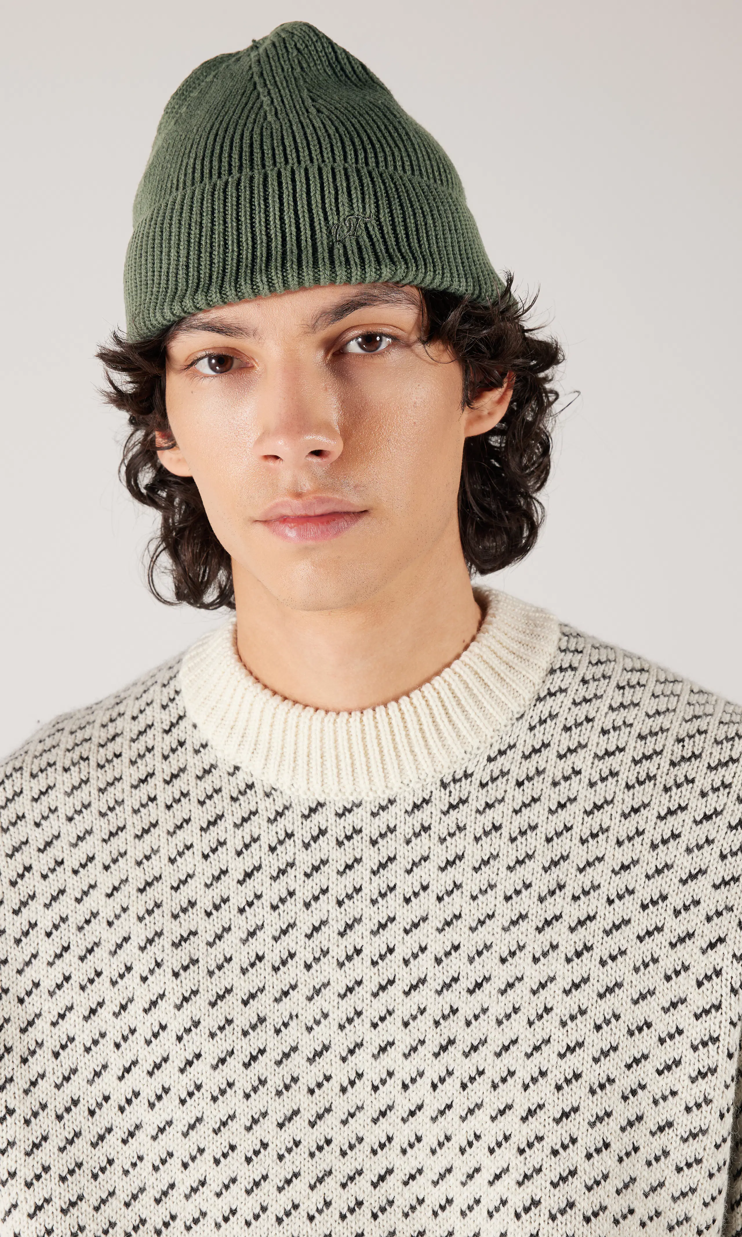 Cotton Beanie Mössa. Front. Model.