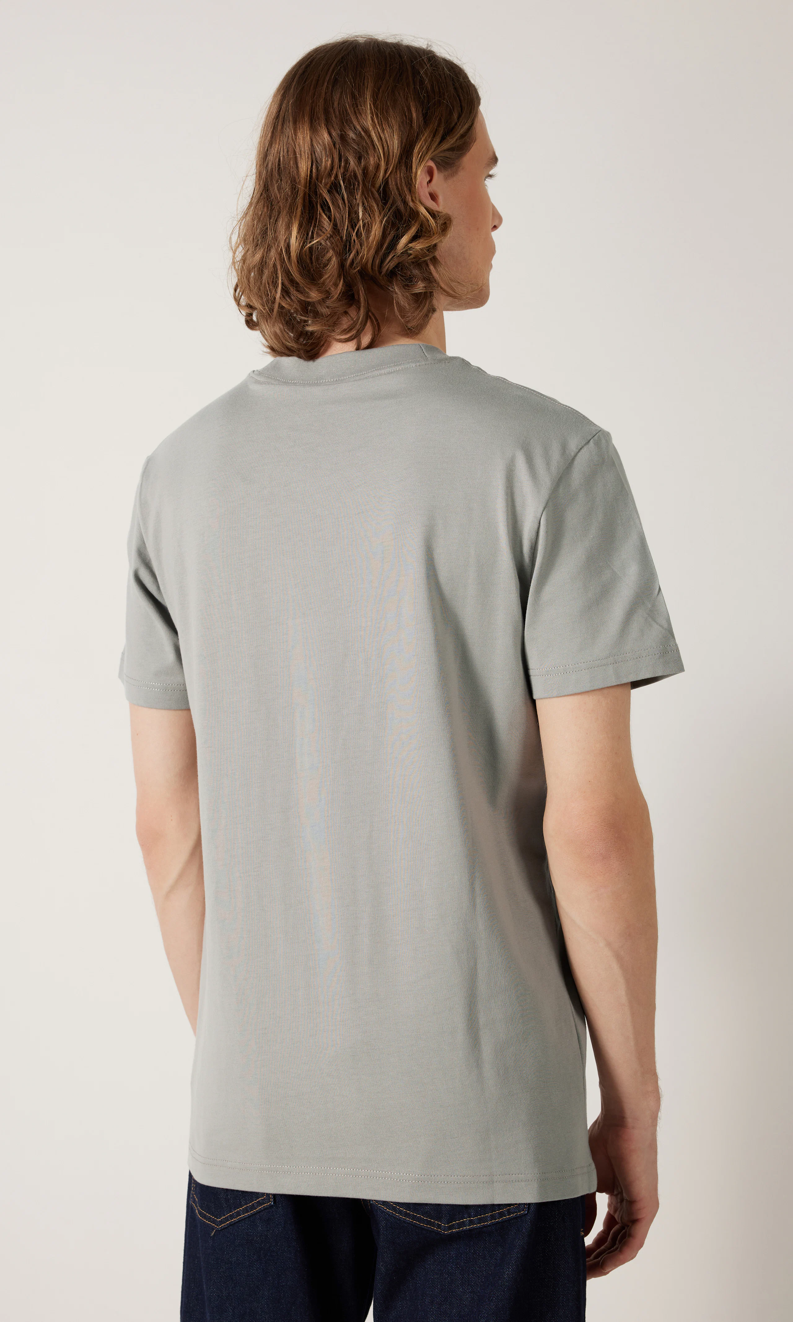 Heavy Regular Grå T-Skjorte. Back. Model.