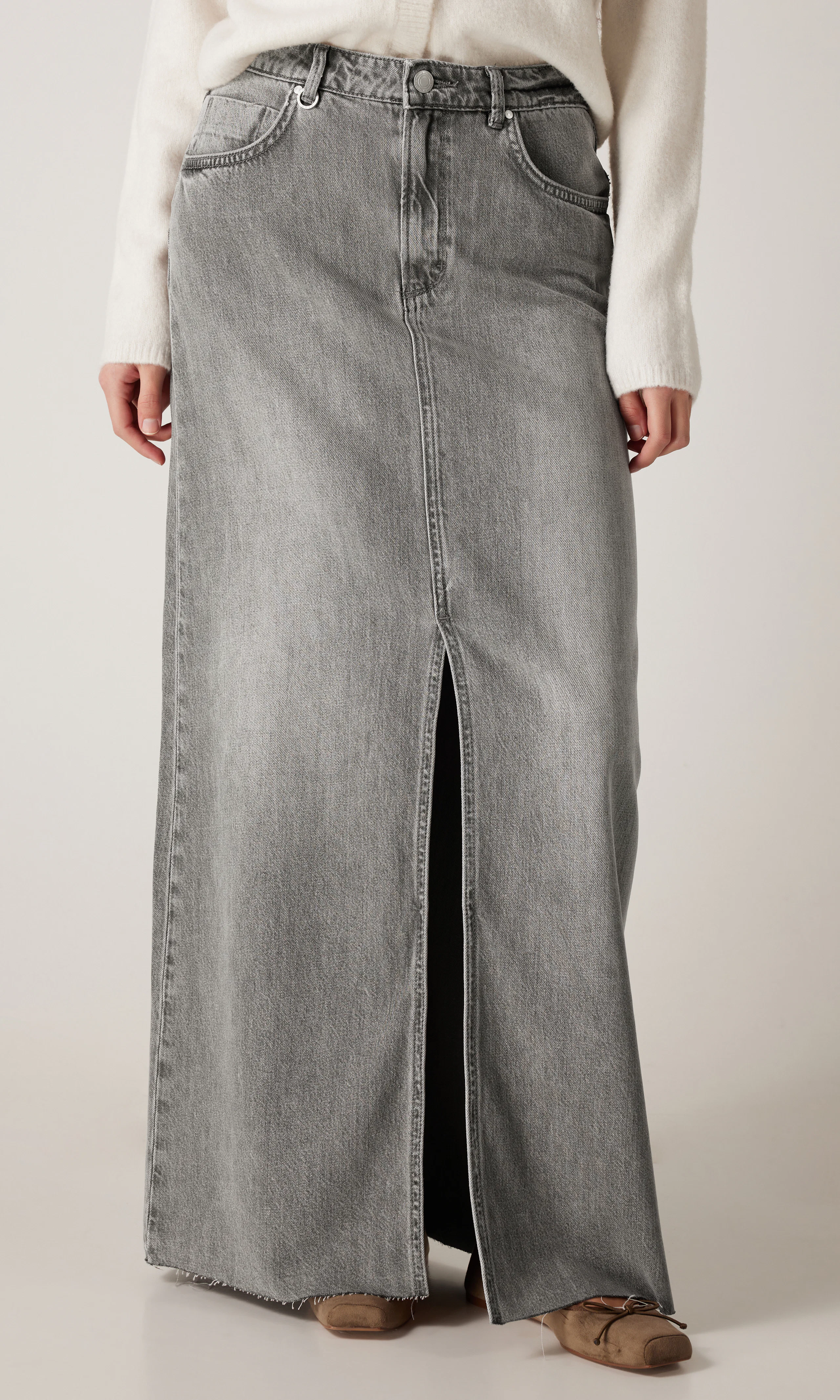 Darcy Grå Denim Kjol. Front. Model.