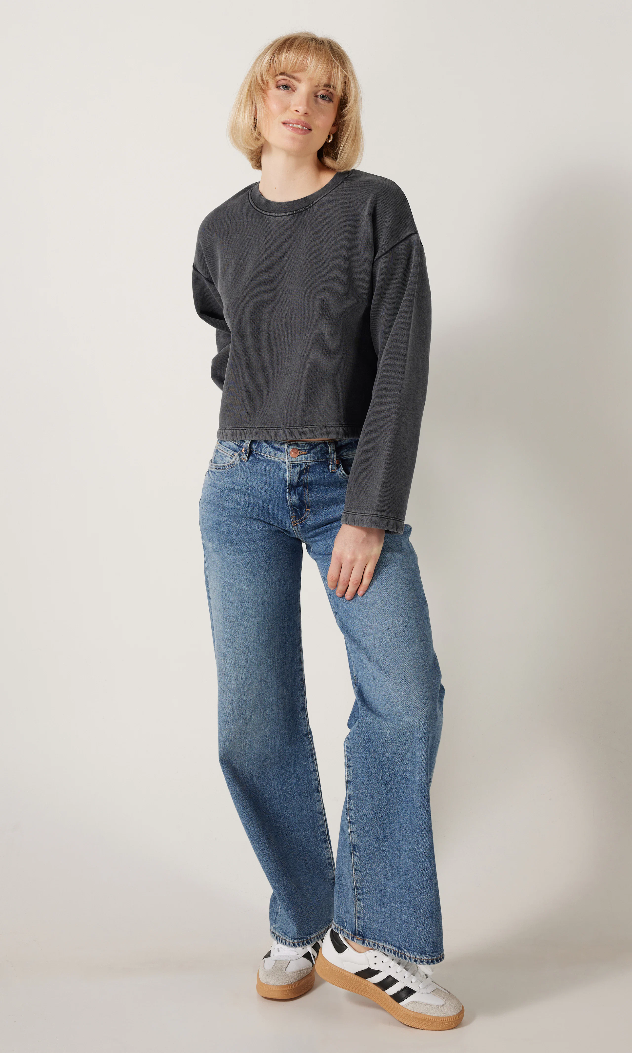Billie Genser. Front 1. Model.