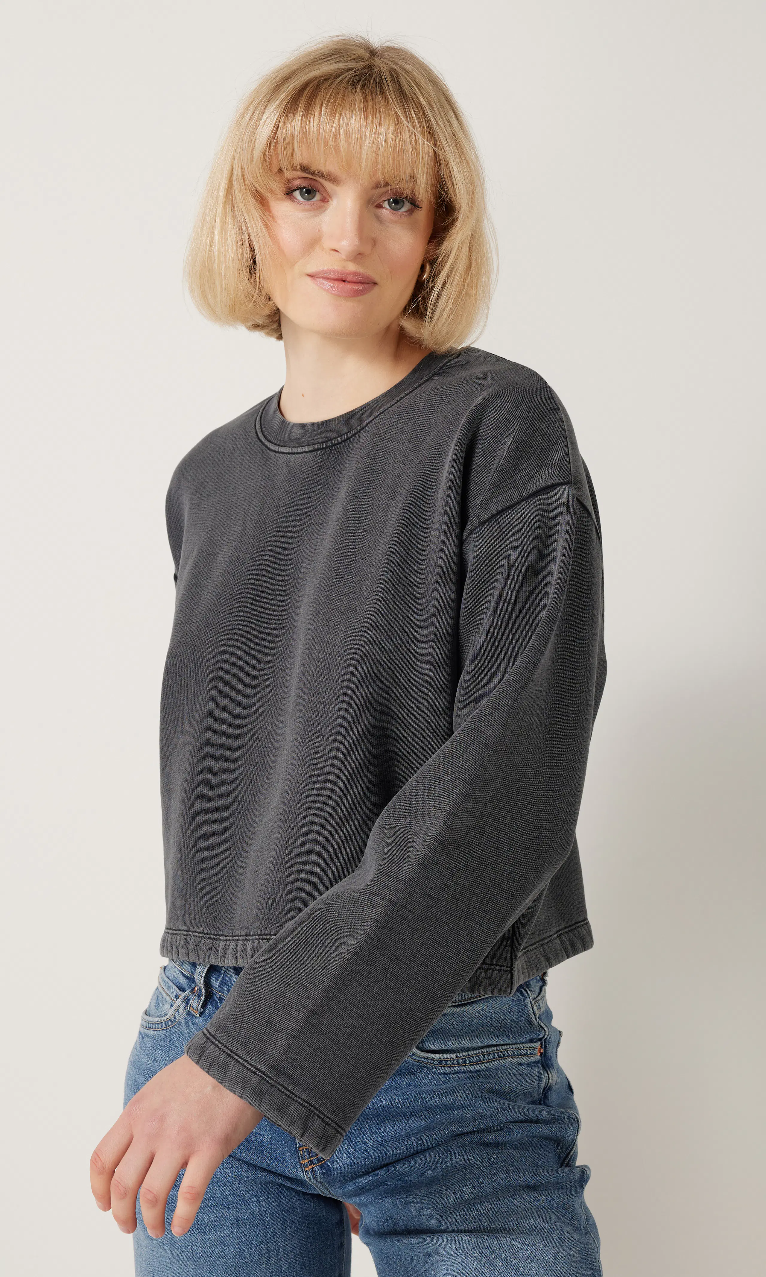 Billie Genser. Front. Model.