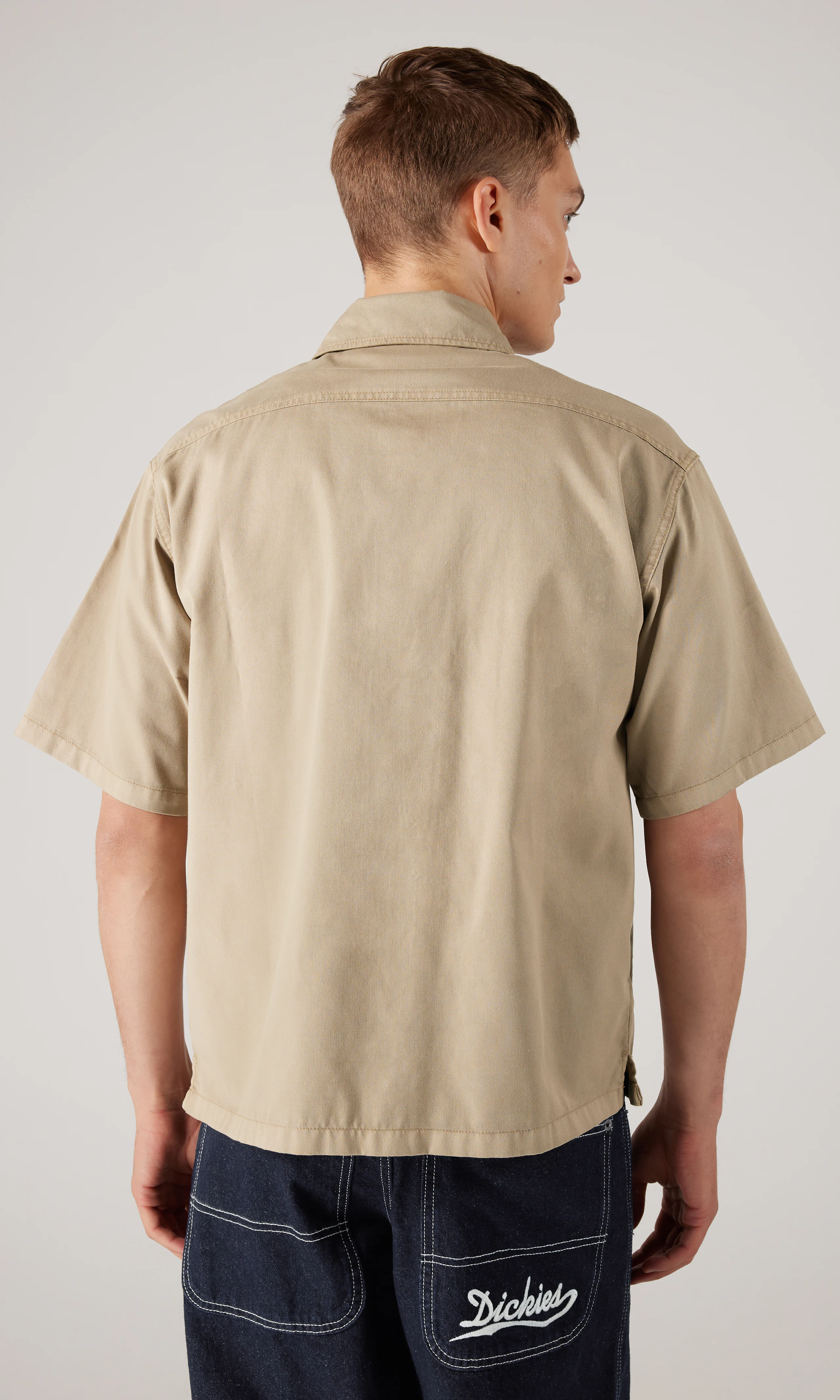 Unionville Work Lyhythihainen Kauluspaita. Back. Model.