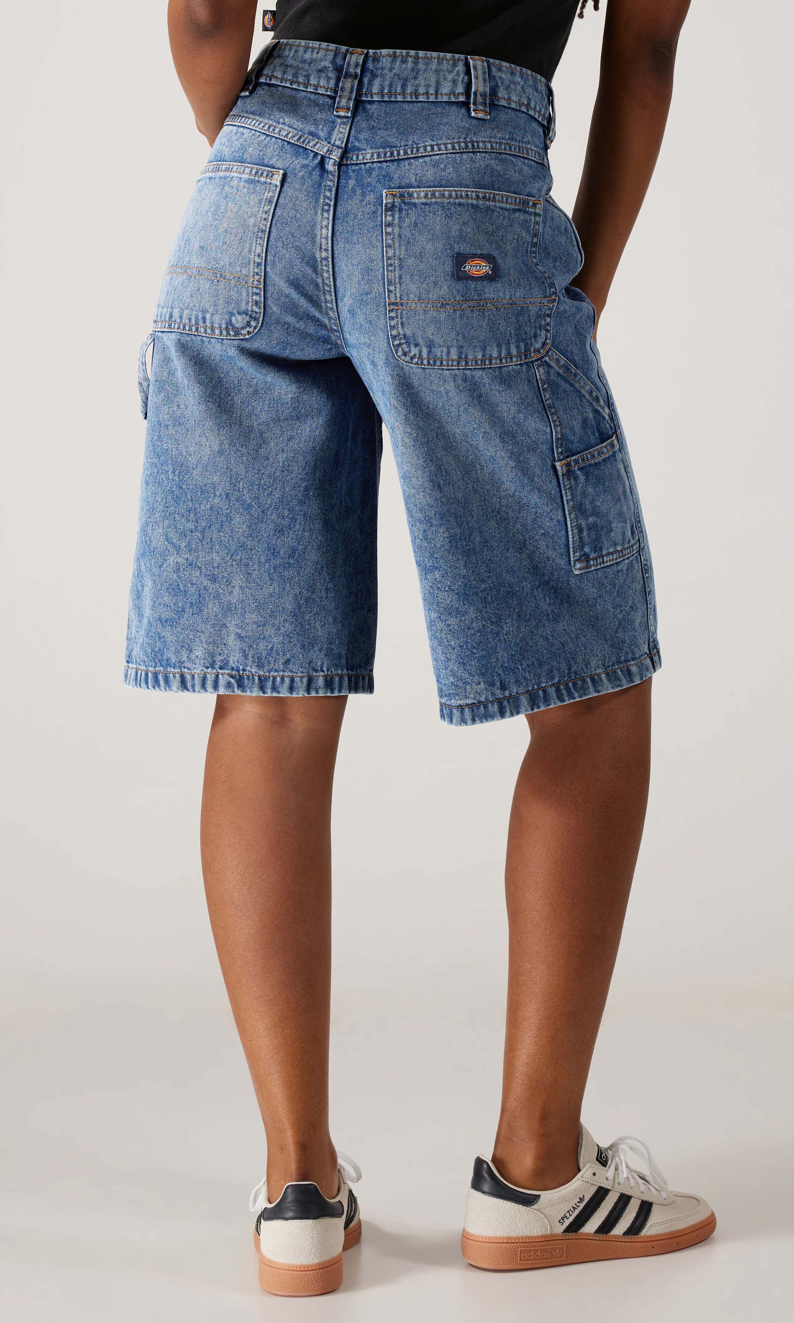 Denim Carpenter Jorts Medium Blå Shorts. Back. Model.