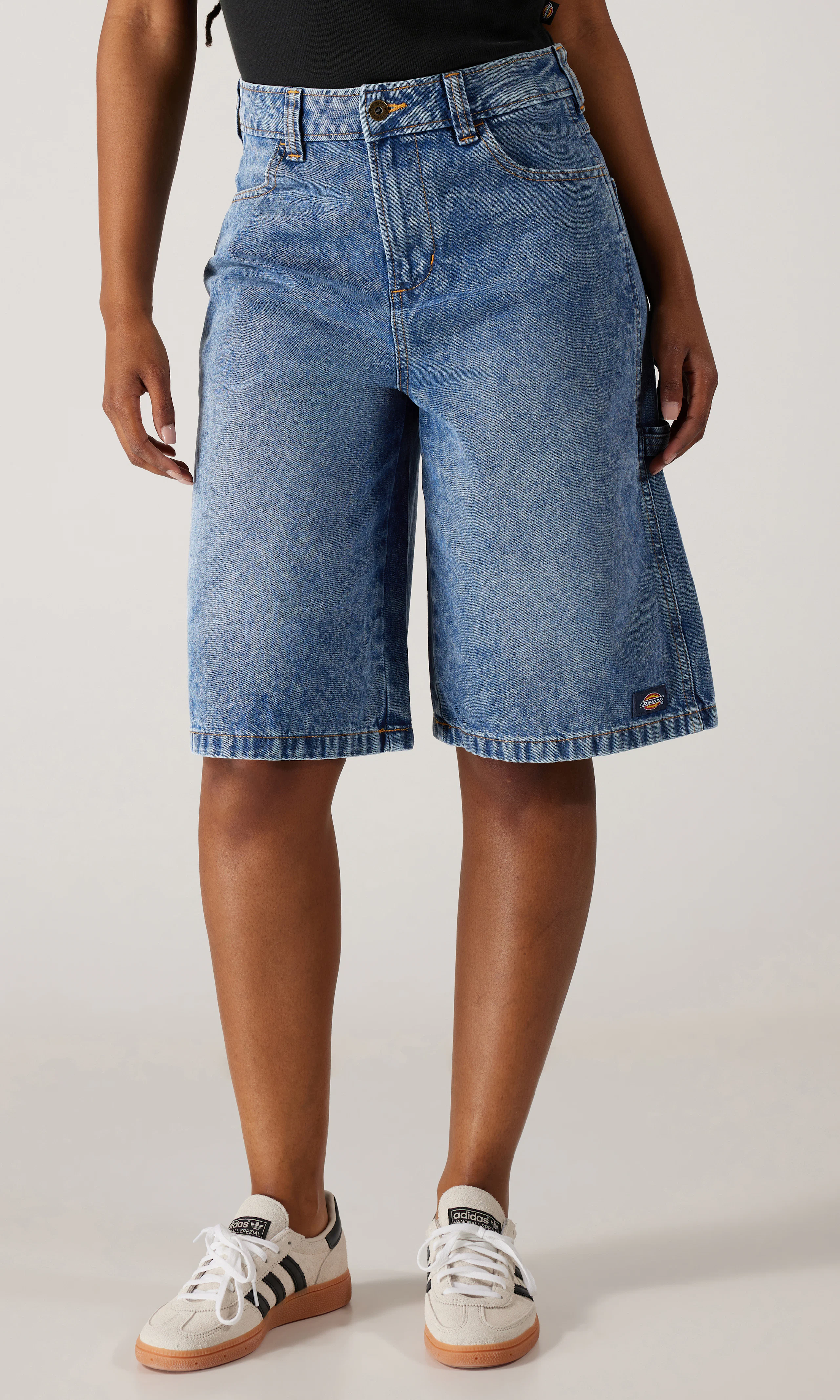 Denim Carpenter Jorts Medium Blå Shorts. Front. Model.