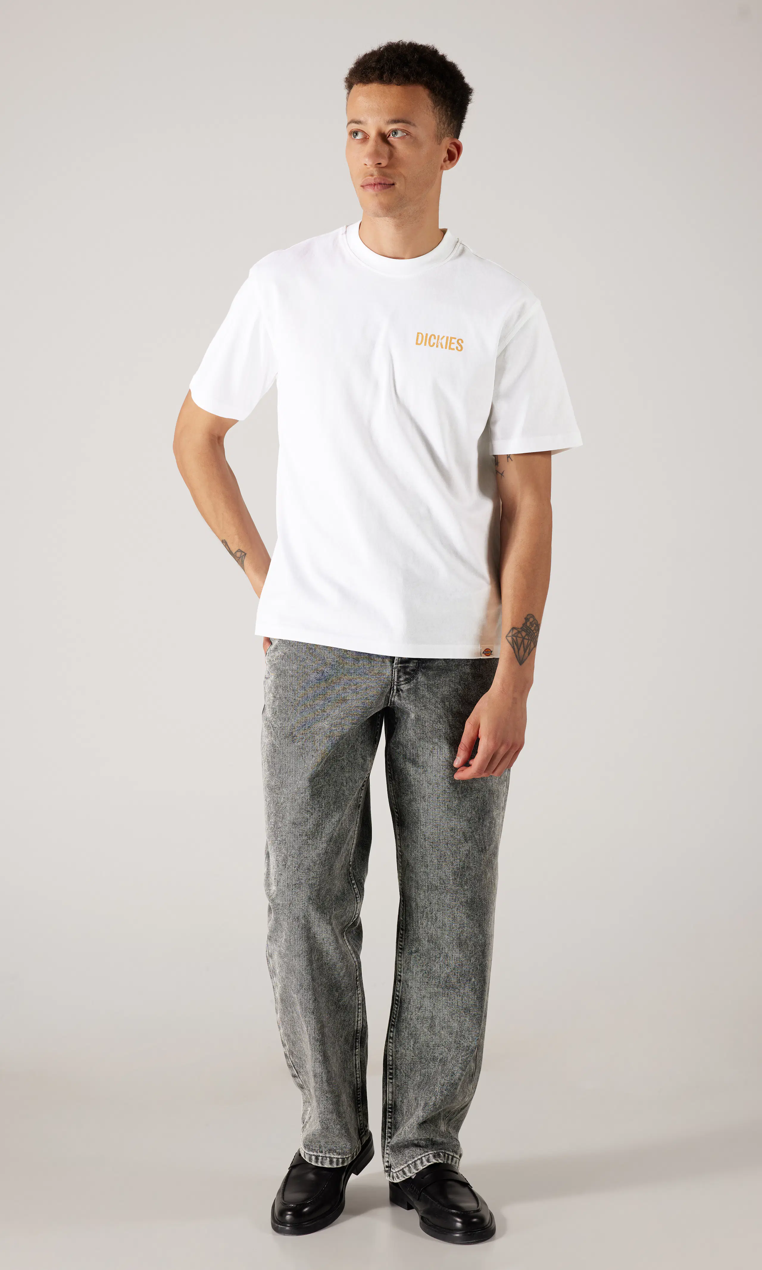Companion Vit T-shirt. Front 1. Model.
