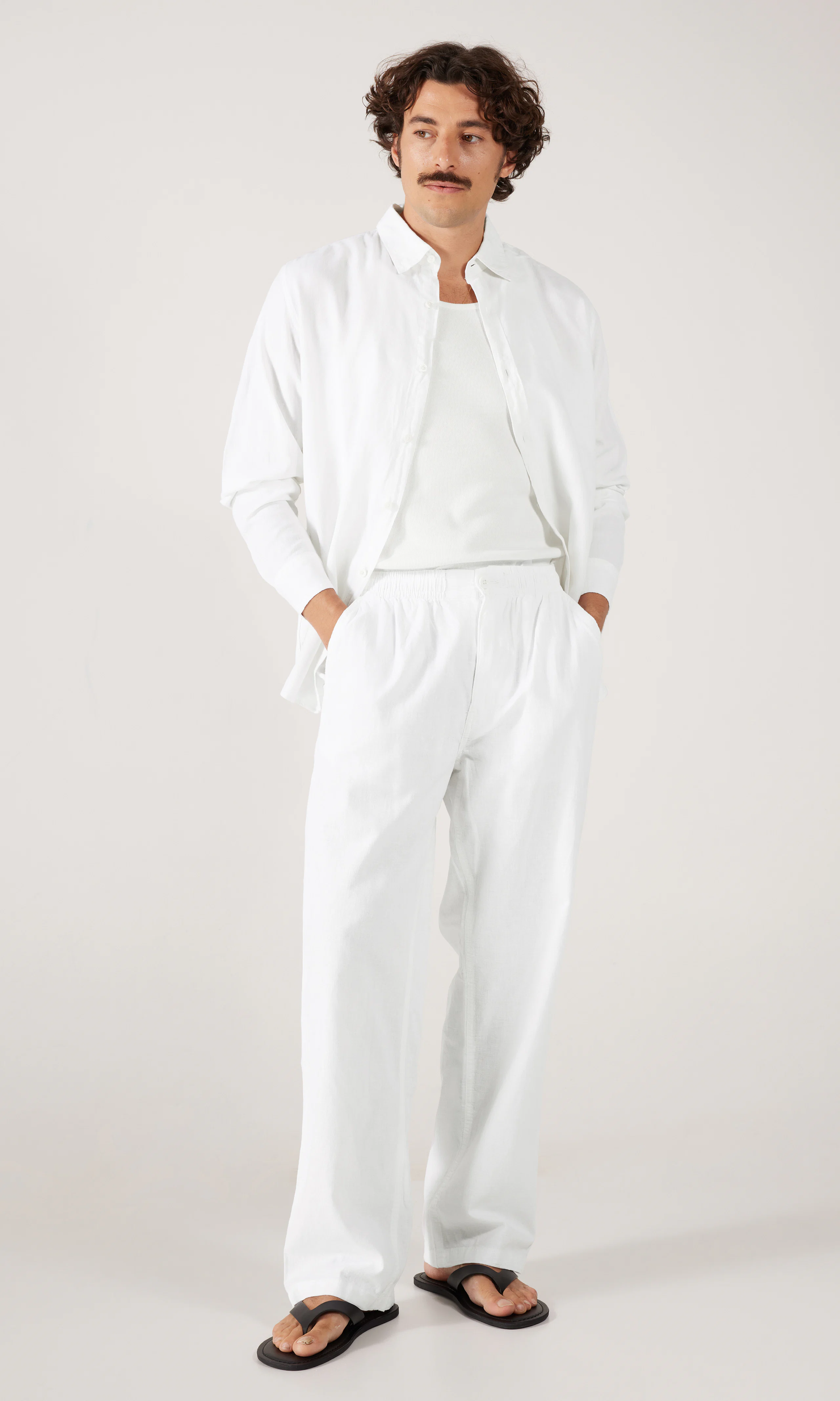 Linen Linskjorte. Front 1. Model.