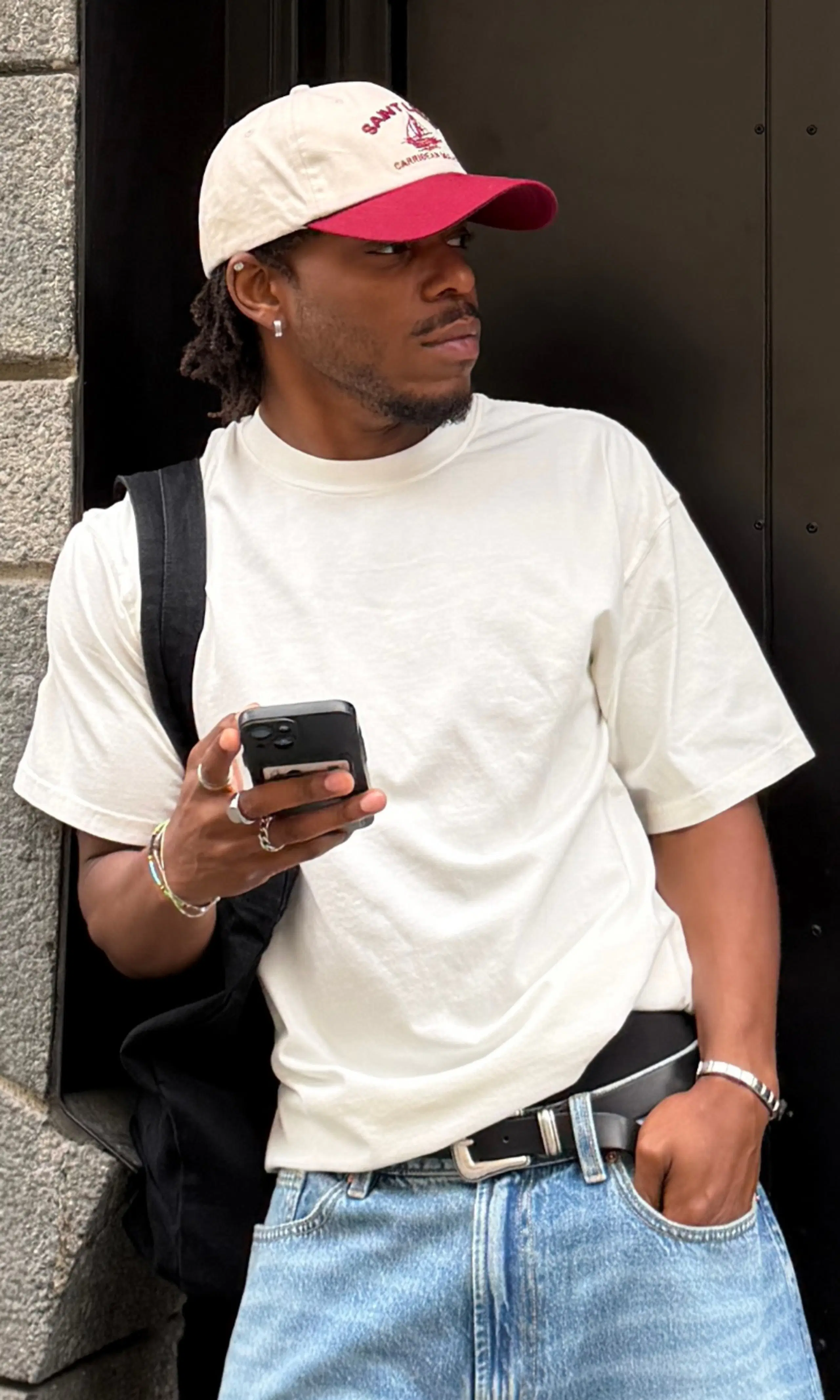 Moon Loose T-Paita. Front. Model.