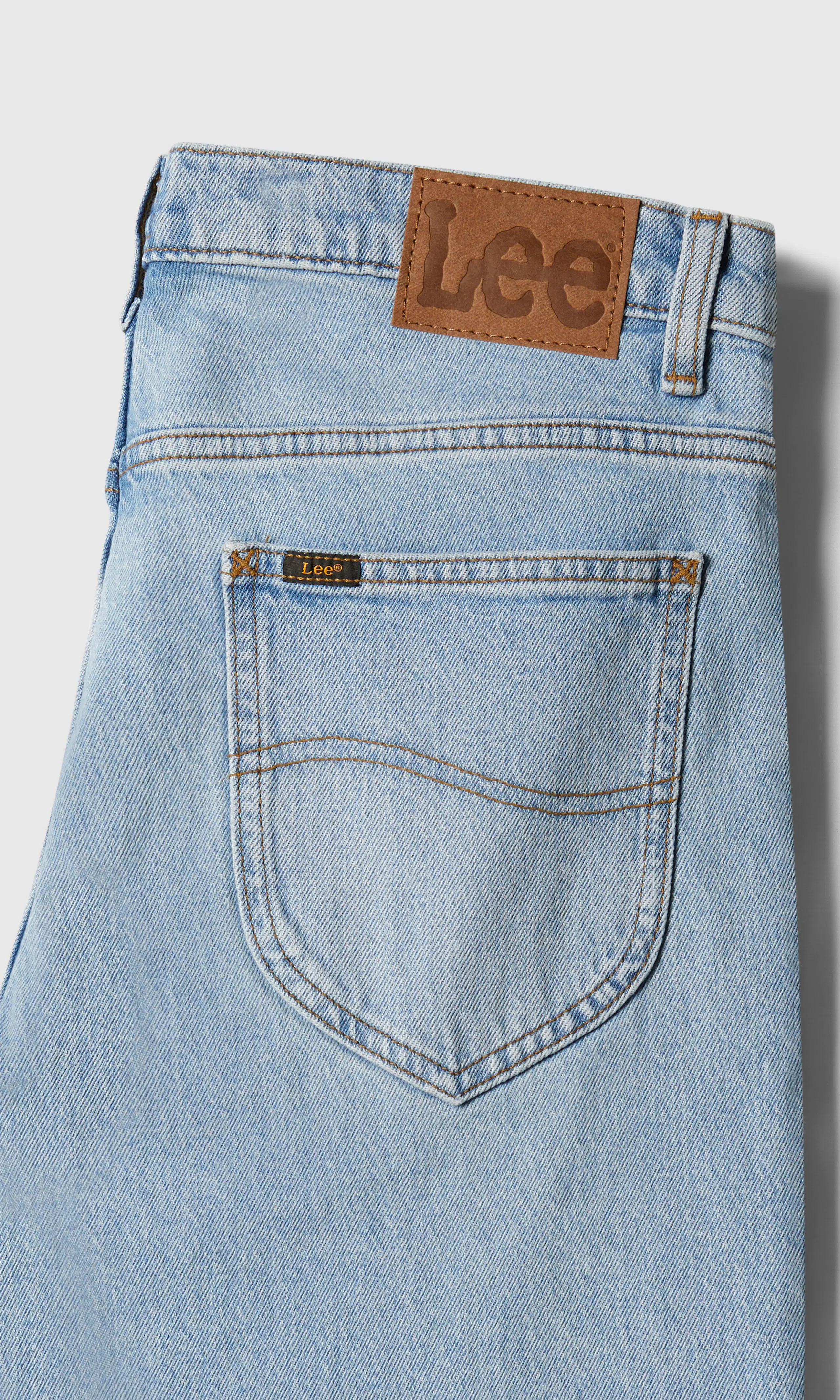 West Ljusblå Jeans. Detail 1. Flat.