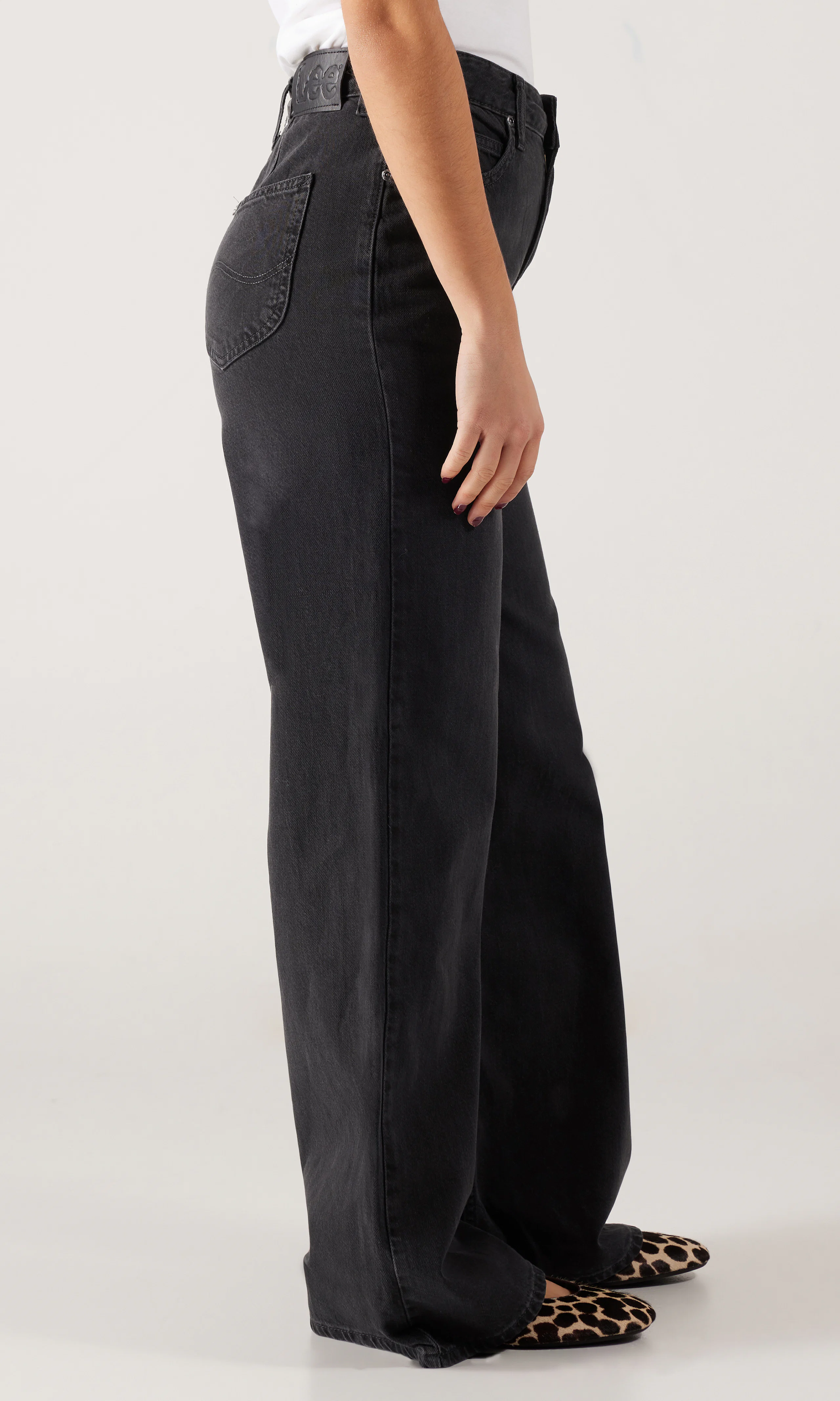 Stella A Line Svart Jeans. Front 2. Model.