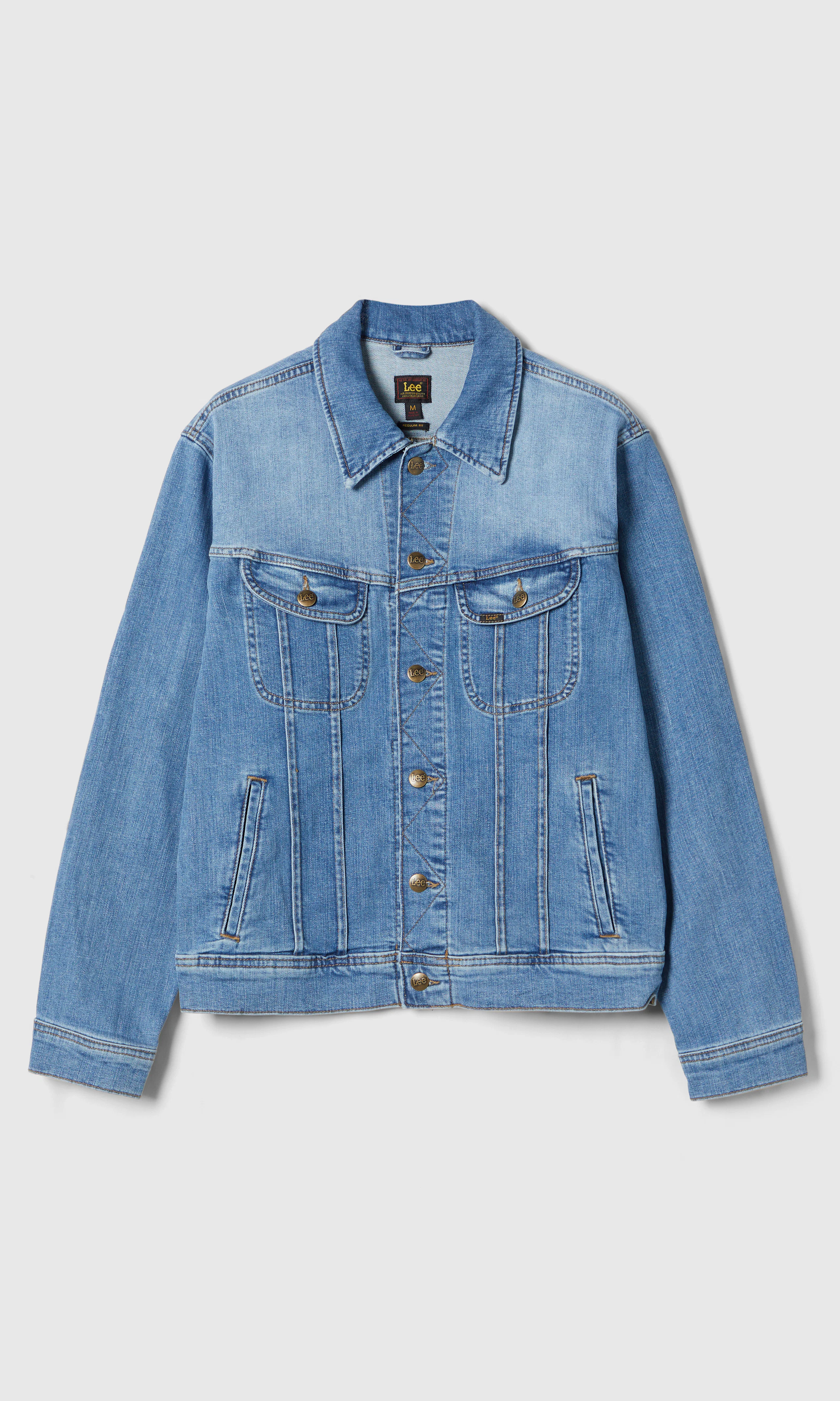 Rider Lys Blå Denim Jakke. Front. Flat.