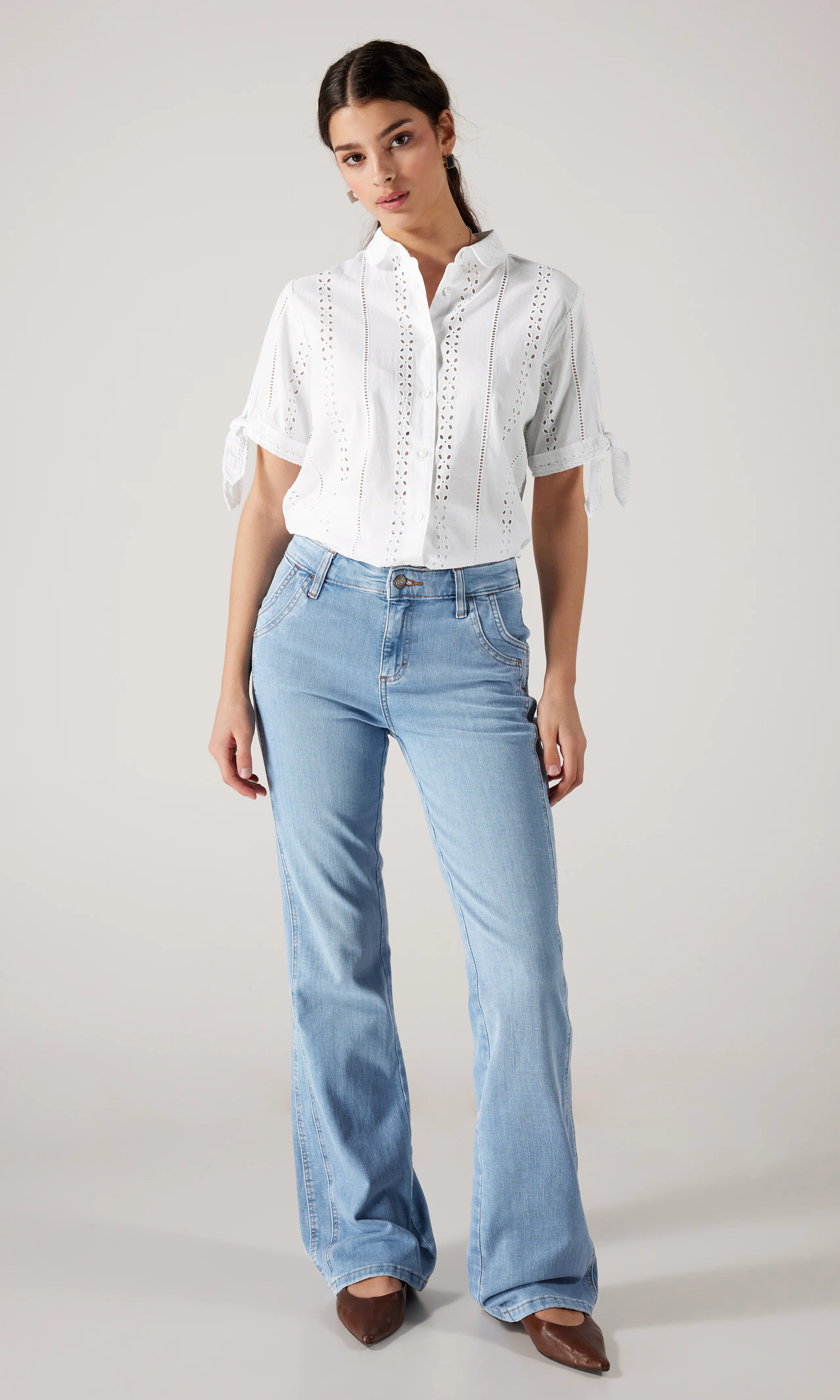 Camp Tie Sleeve Button Up Vit Skjorta. Front 1. Model.