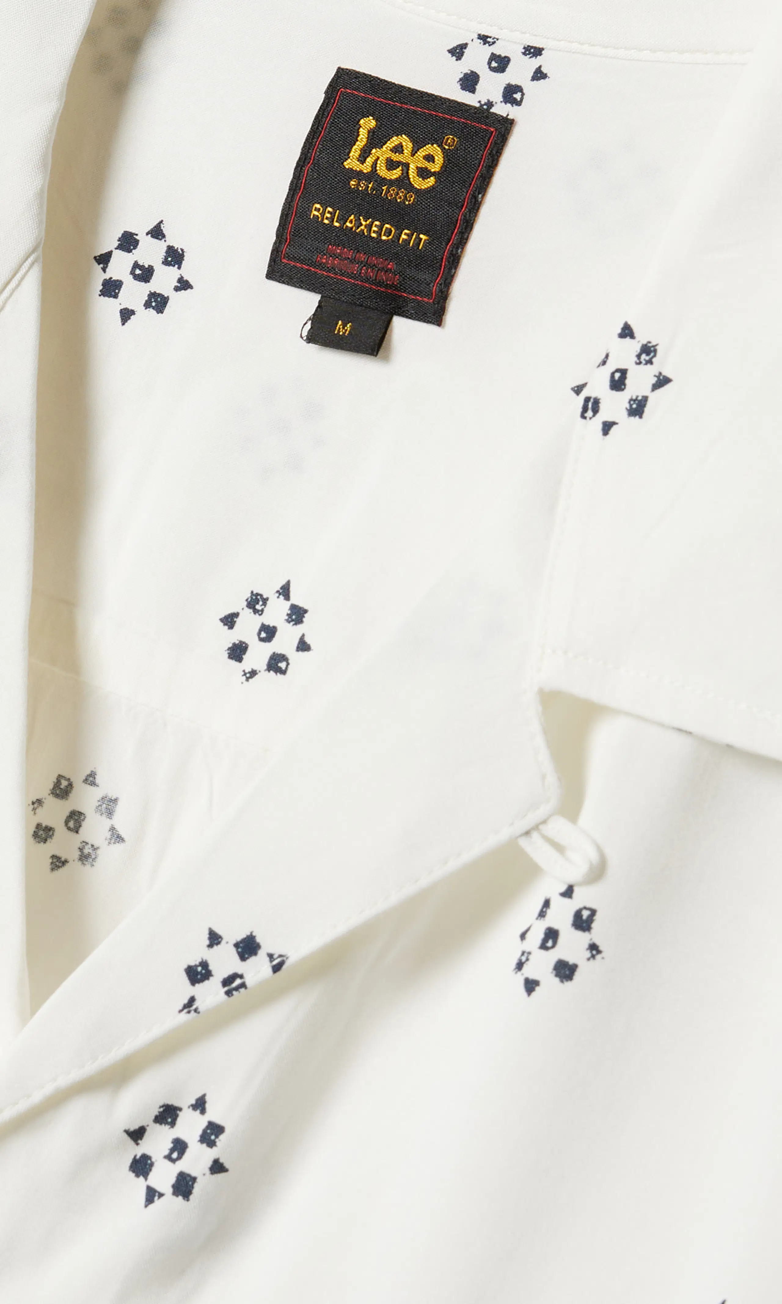 Resort Off White Skjorte. Detail 1. Flat.