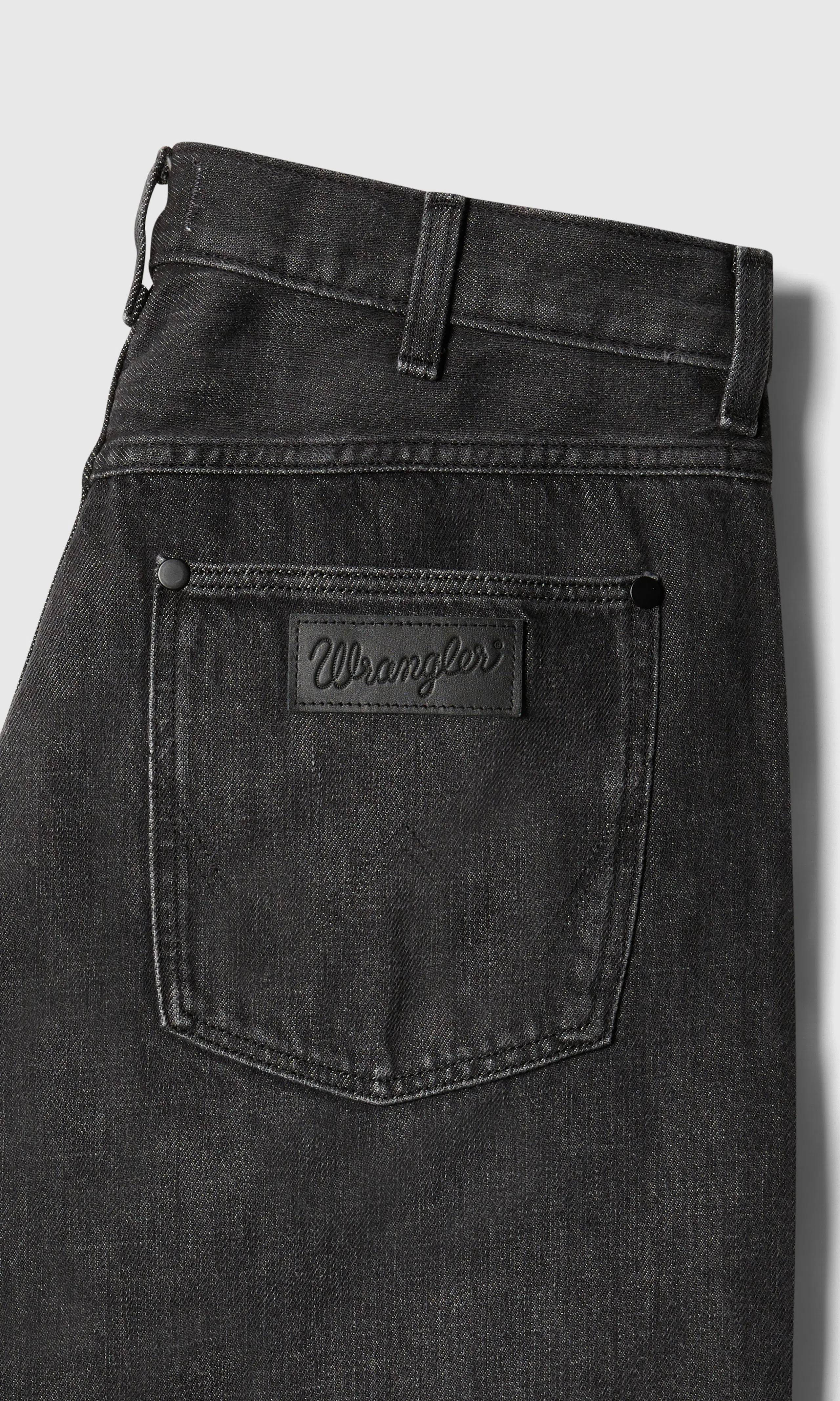 Frontier Straight Svart Jeans. Detail 1. Flat.