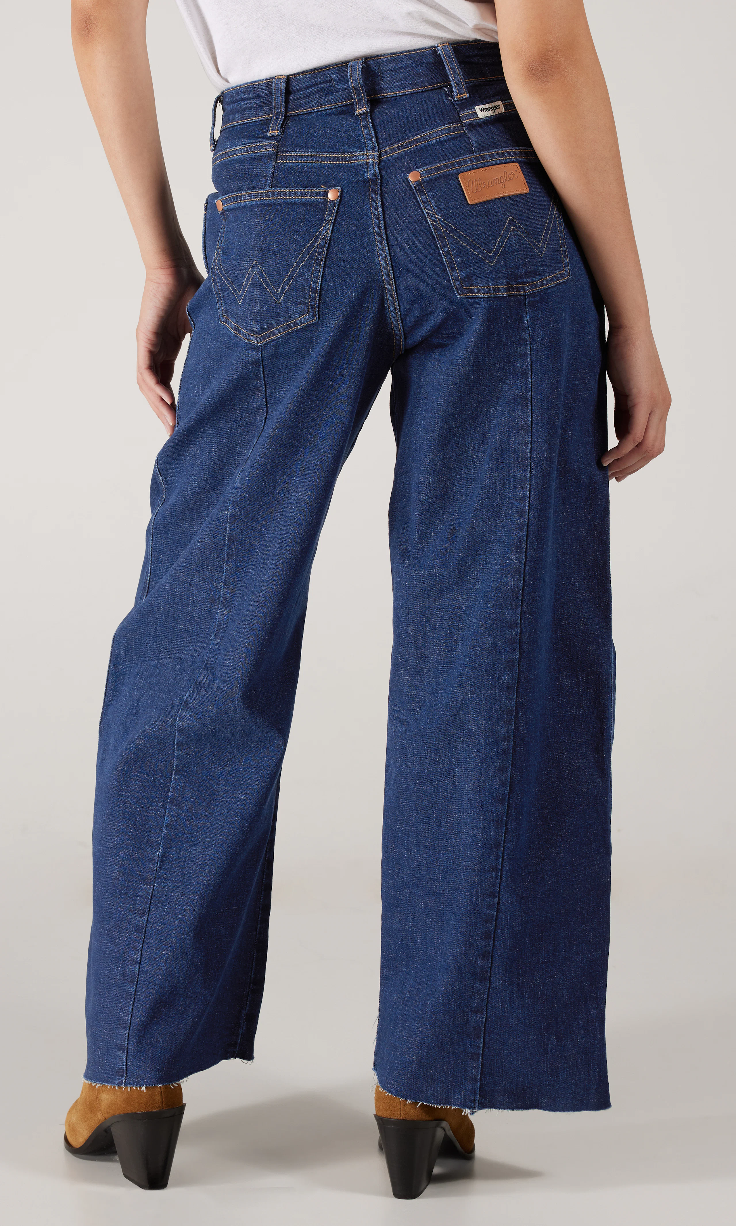 Cowboy Jean Medium Blå Jeans. Back. Model.