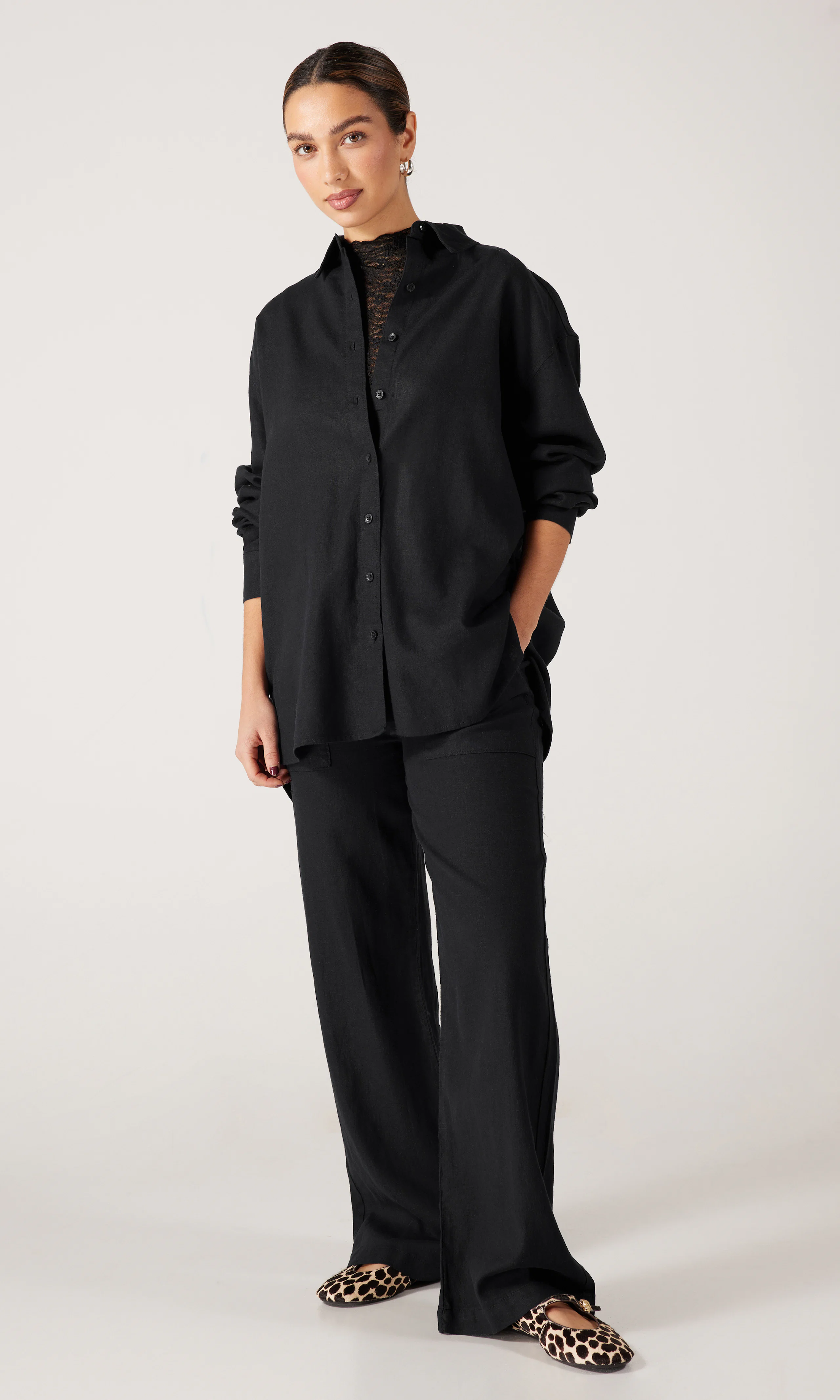 Linen Linskjorte. Front 1. Model.