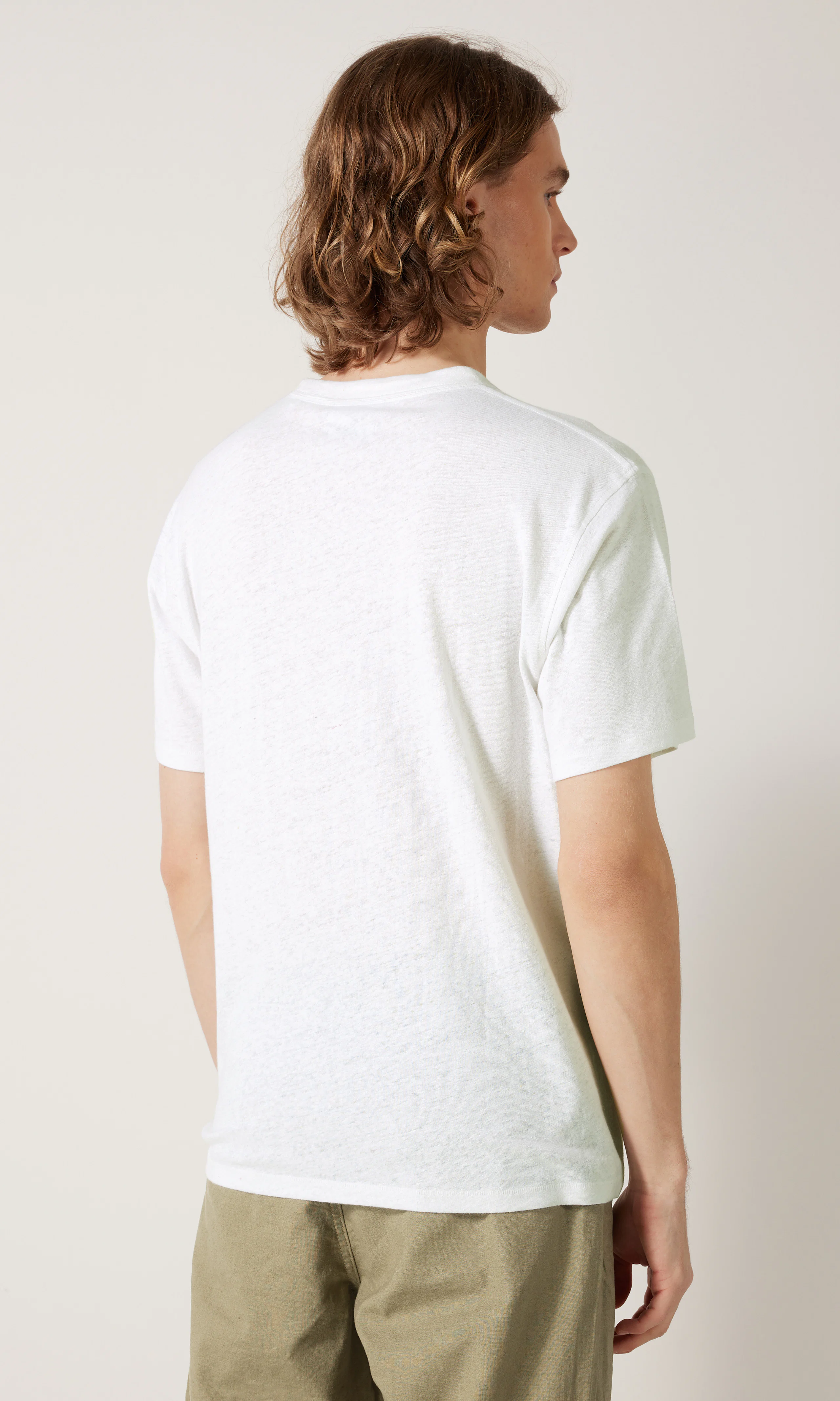 Linen T-shirt. Back. Model.