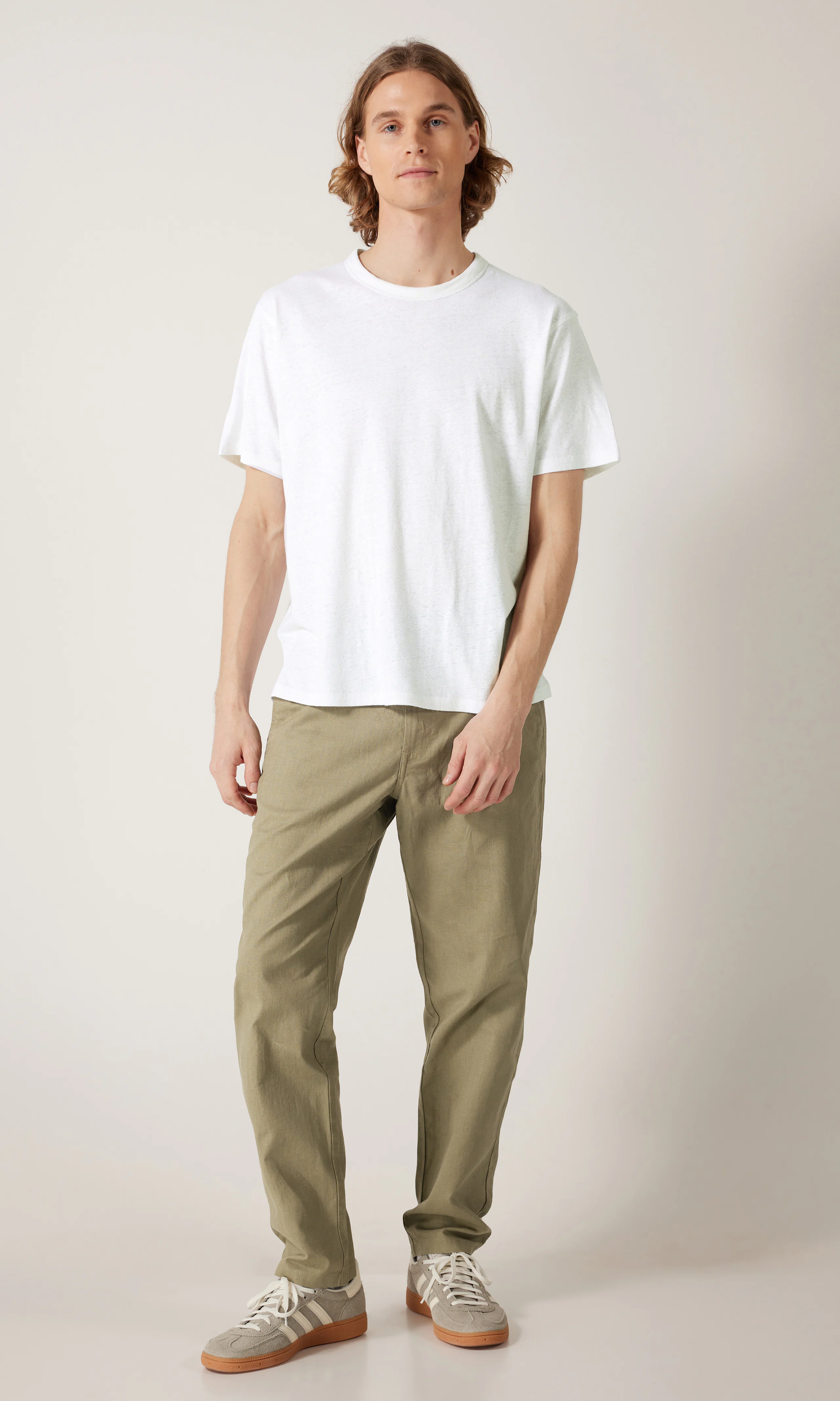 Linen T-shirt. Front 1. Model.