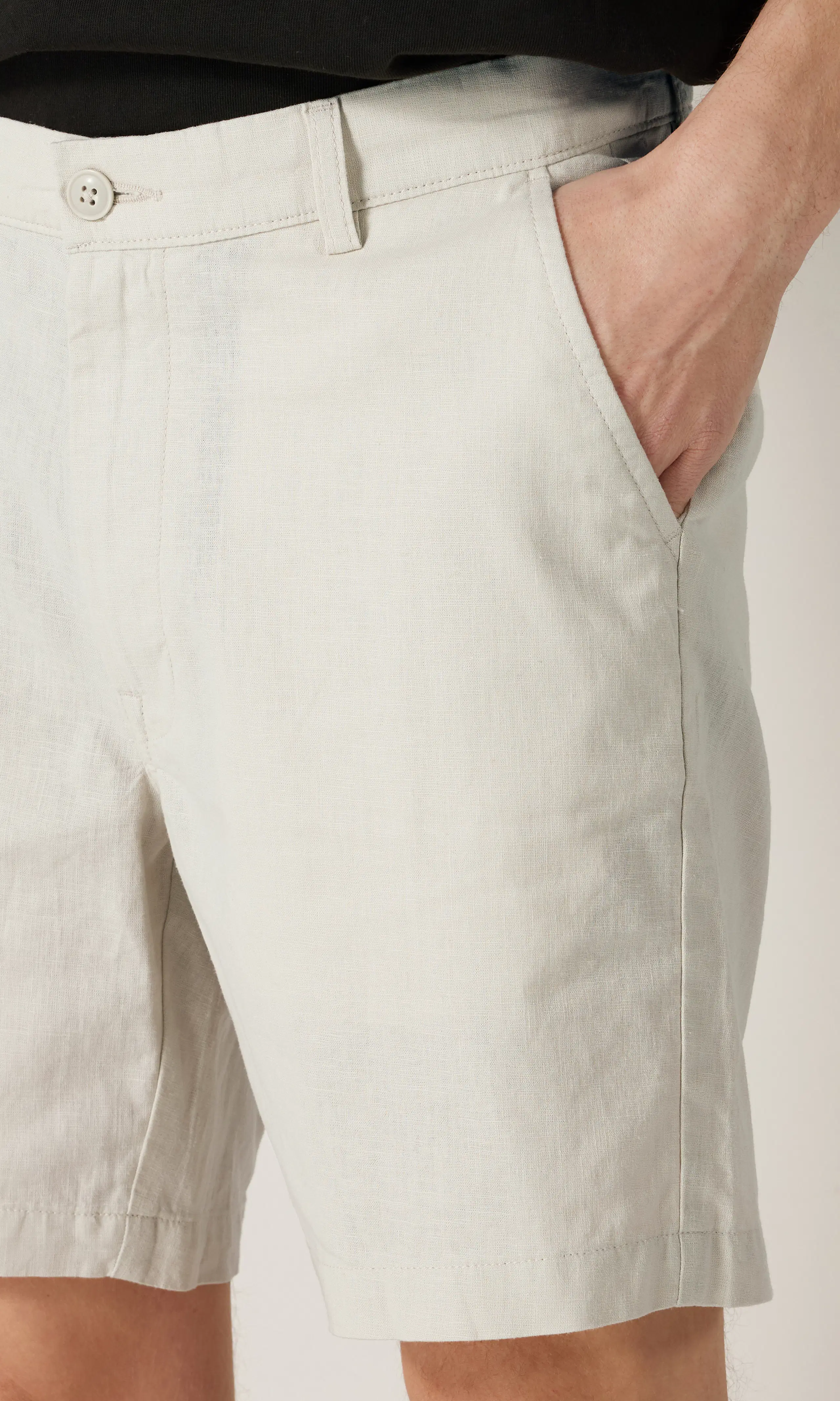 Linen Chino Pellavashortsit. Detail 1. Model.
