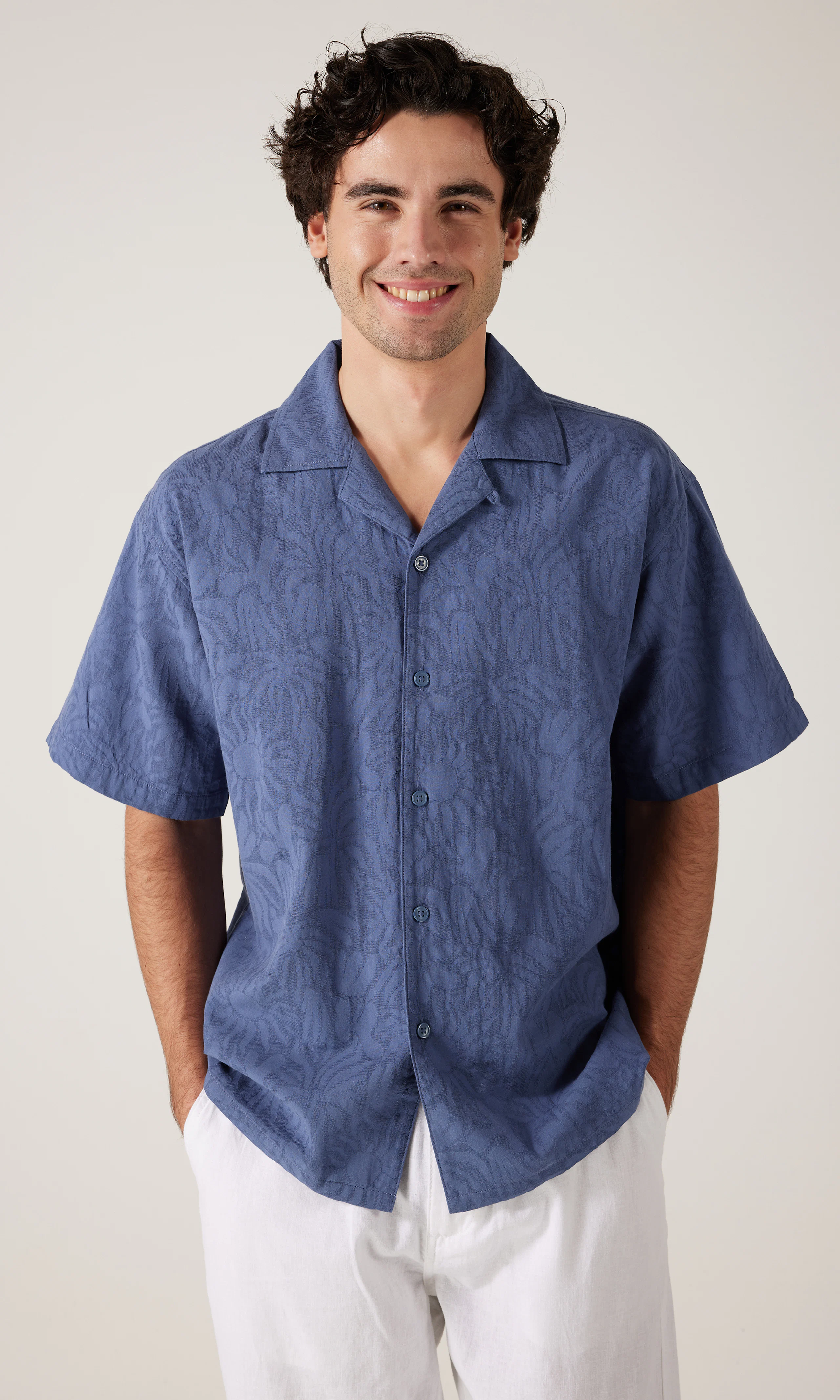 Jacquard Skjorta. Front. Model.