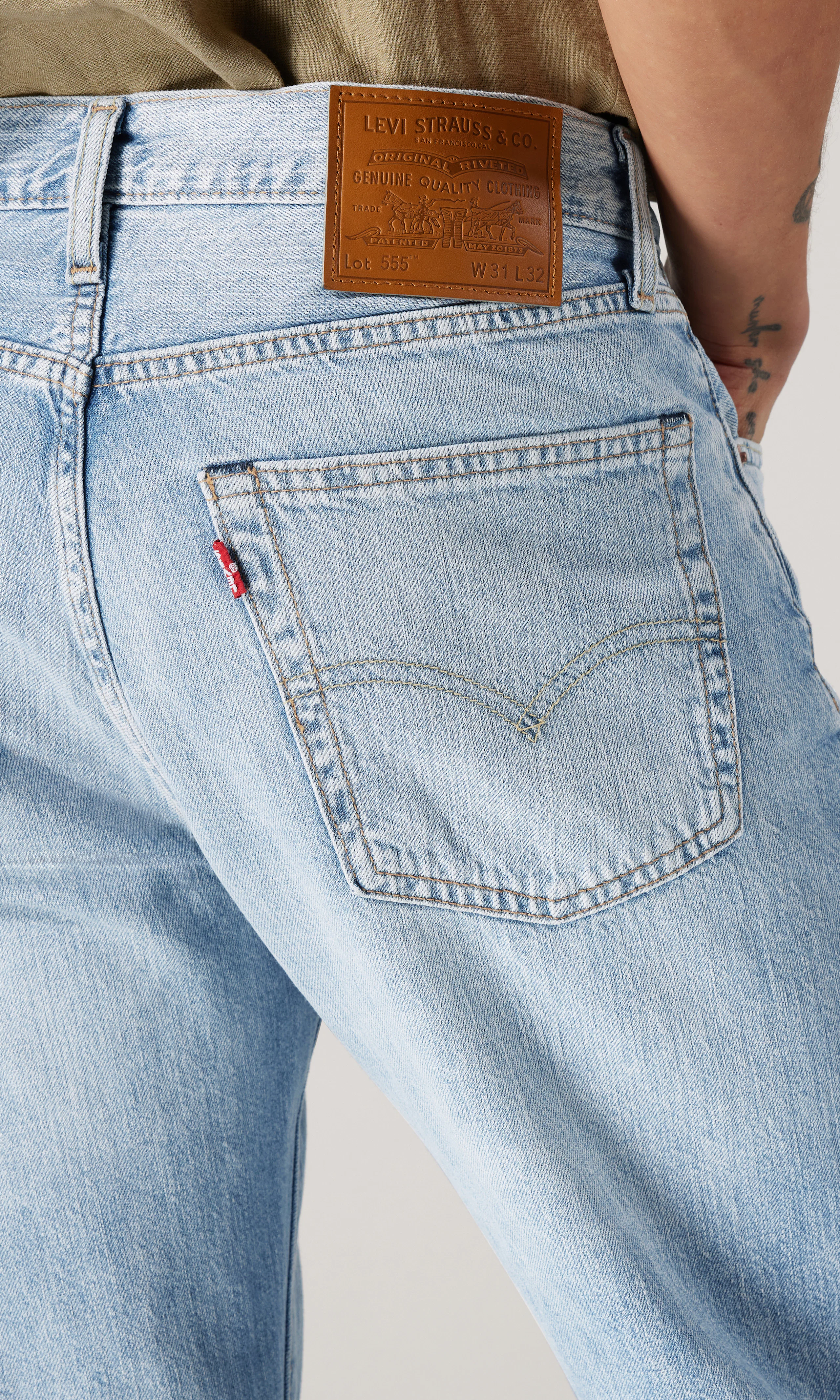 555™ Relaxed Straight Farkut Pellavasekoitetta. Detail 2. Model.