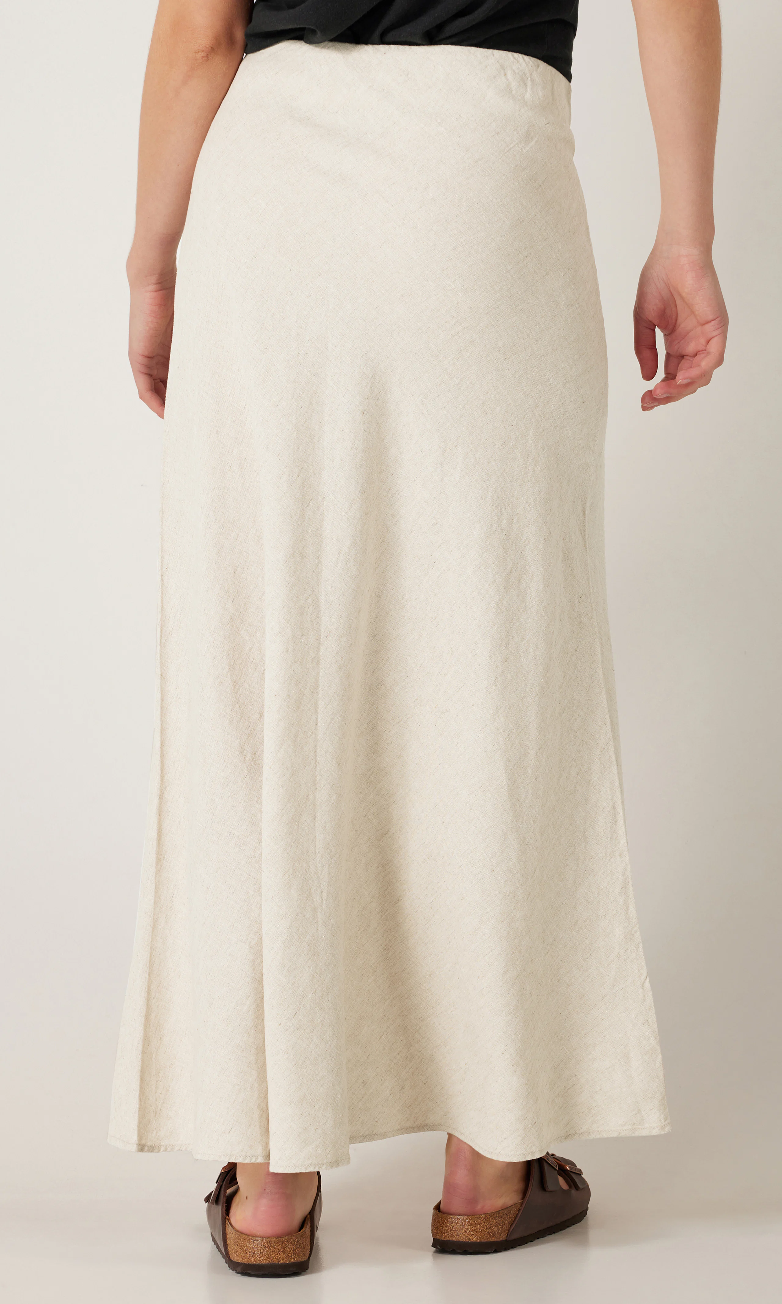 Long Linen Pellavahame. Back. Model.