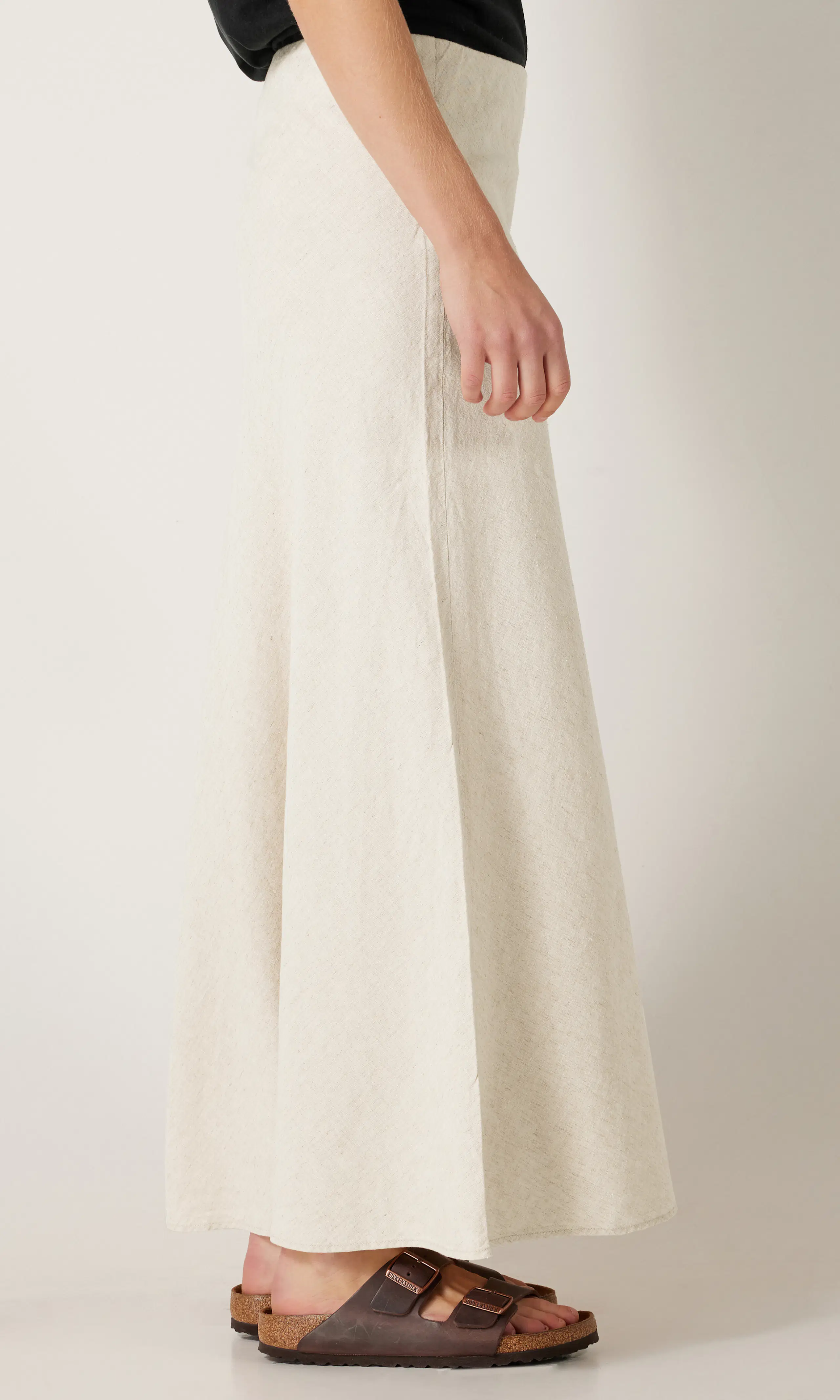 Long Linen Pellavahame. Front 2. Model.