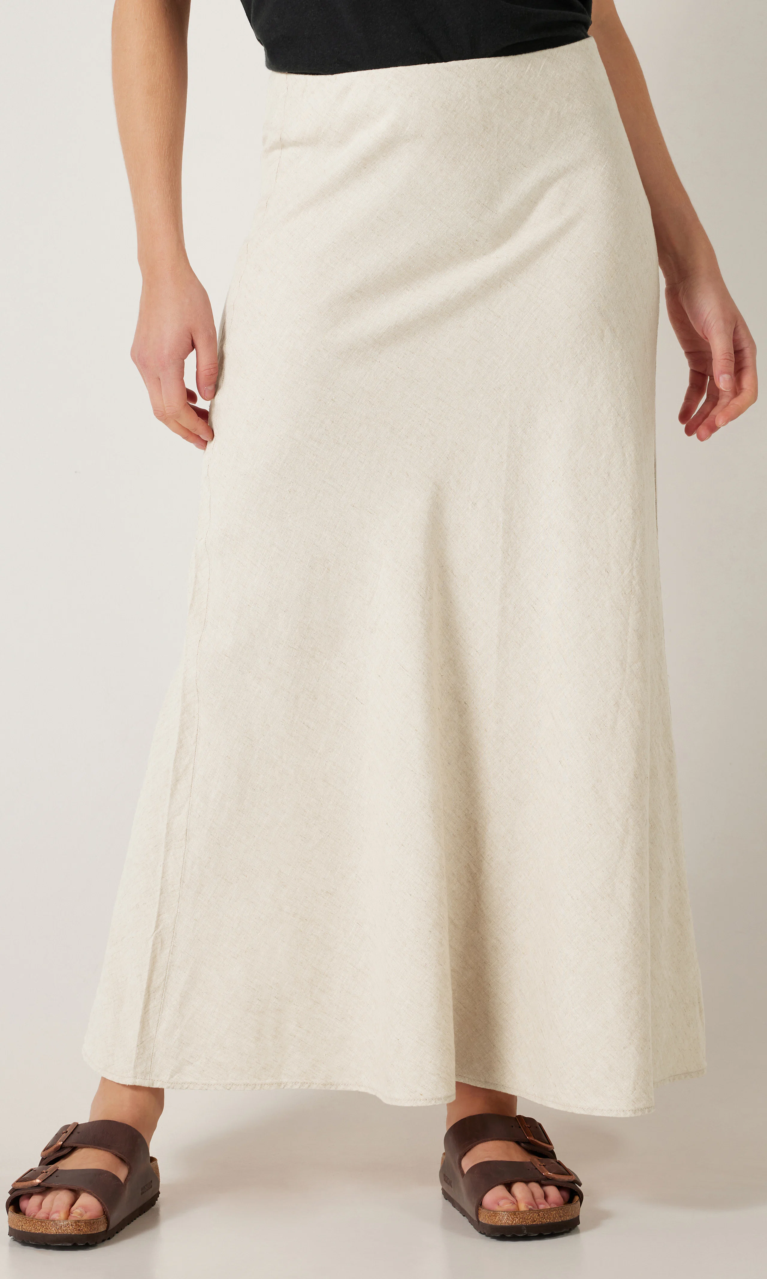 Long Linen Pellavahame. Front. Model.