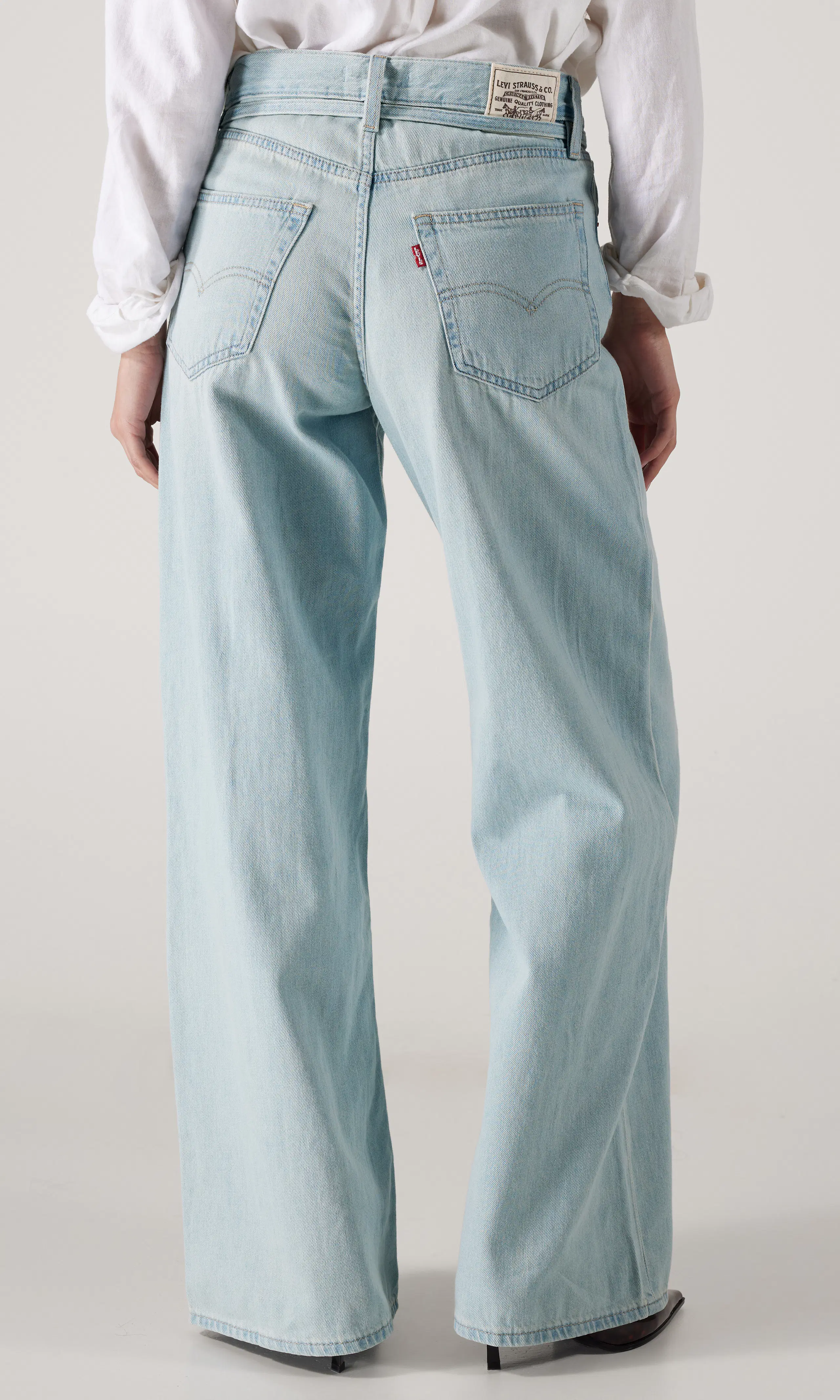 XL Straight Ljusblå Linne Jeans. Back. Model.