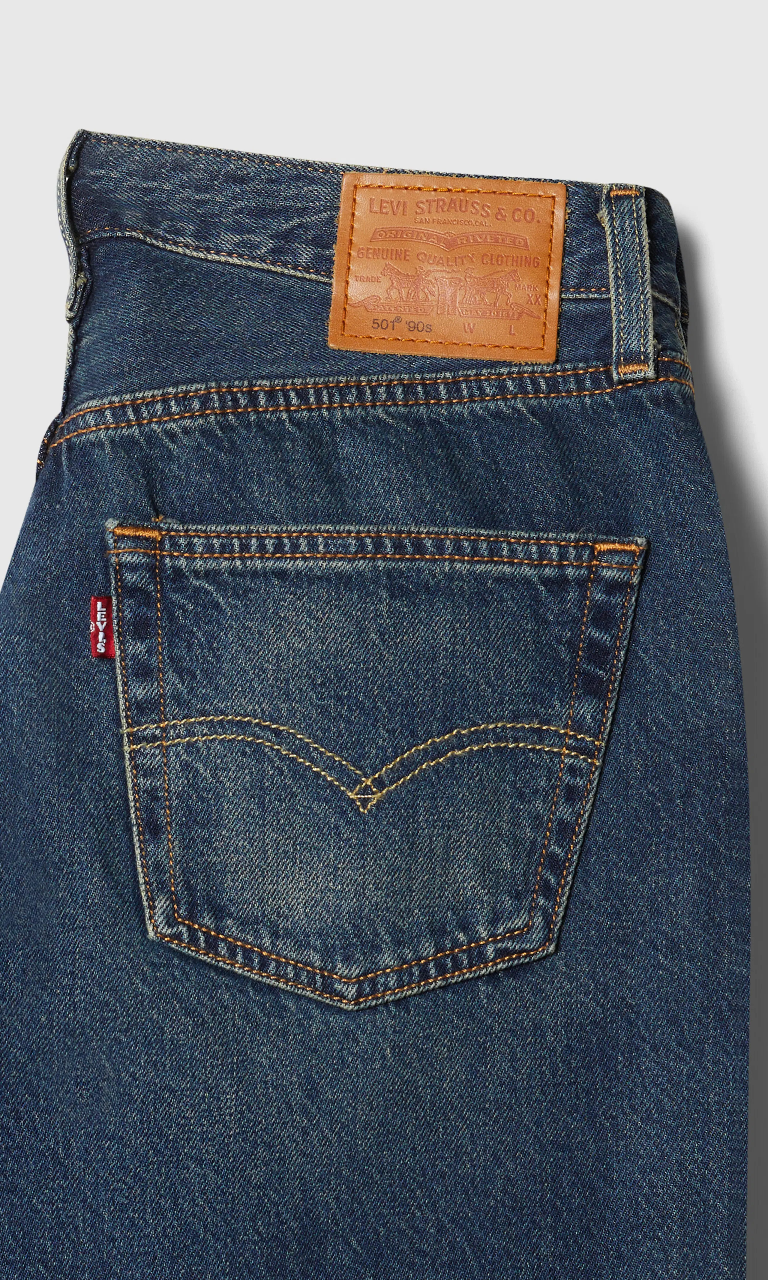 501® '90s Lightweight Tummansiniset Farkut. Detail 1. Flat.